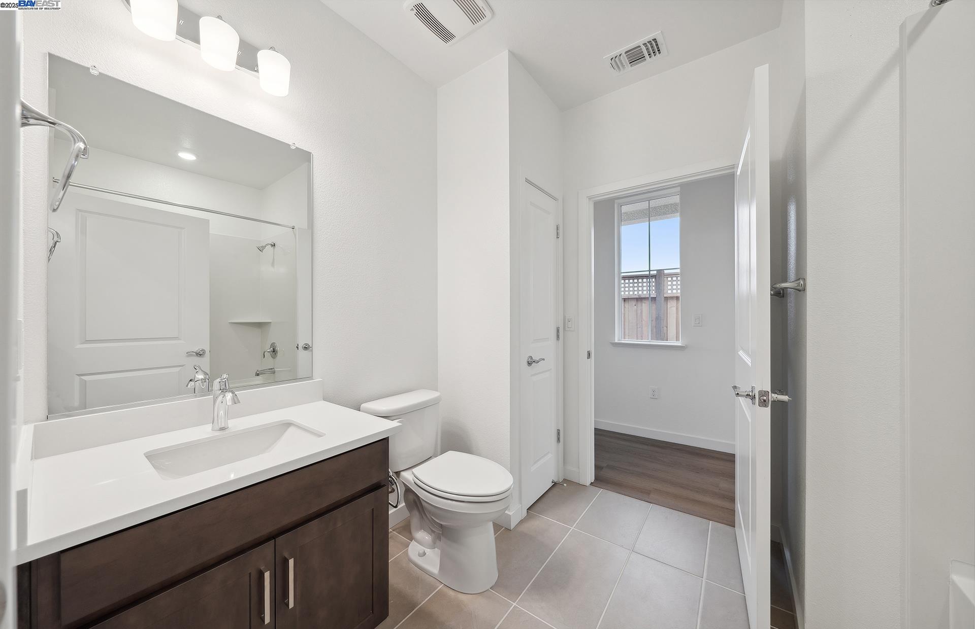 Detail Gallery Image 8 of 9 For 17822 Brightwood Avenue, Lathrop,  CA 95330 - 3 Beds | 2 Baths
