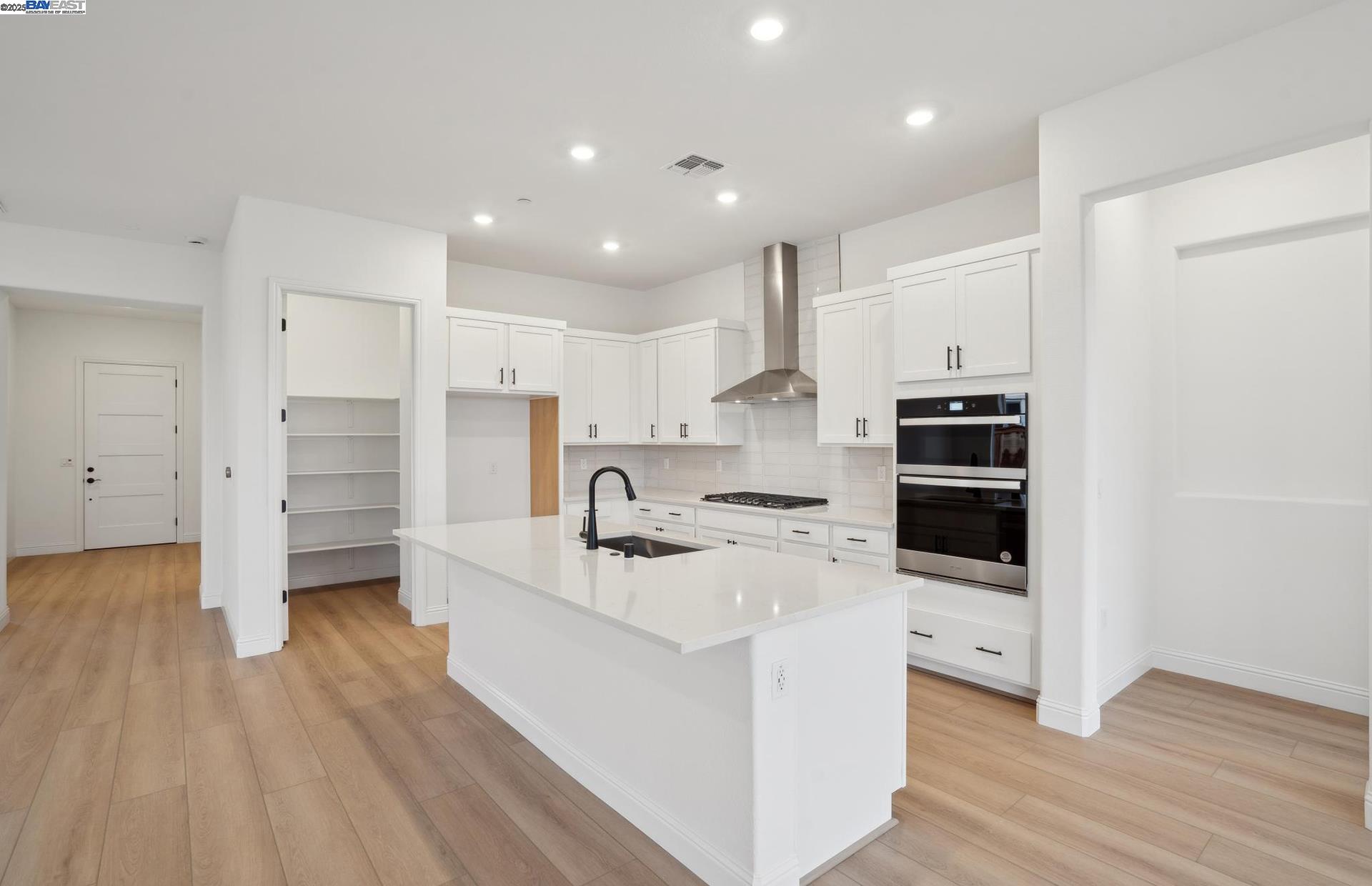 Detail Gallery Image 4 of 11 For 17642 Brightwood Avenue, Lathrop,  CA 95330 - 2 Beds | 2 Baths