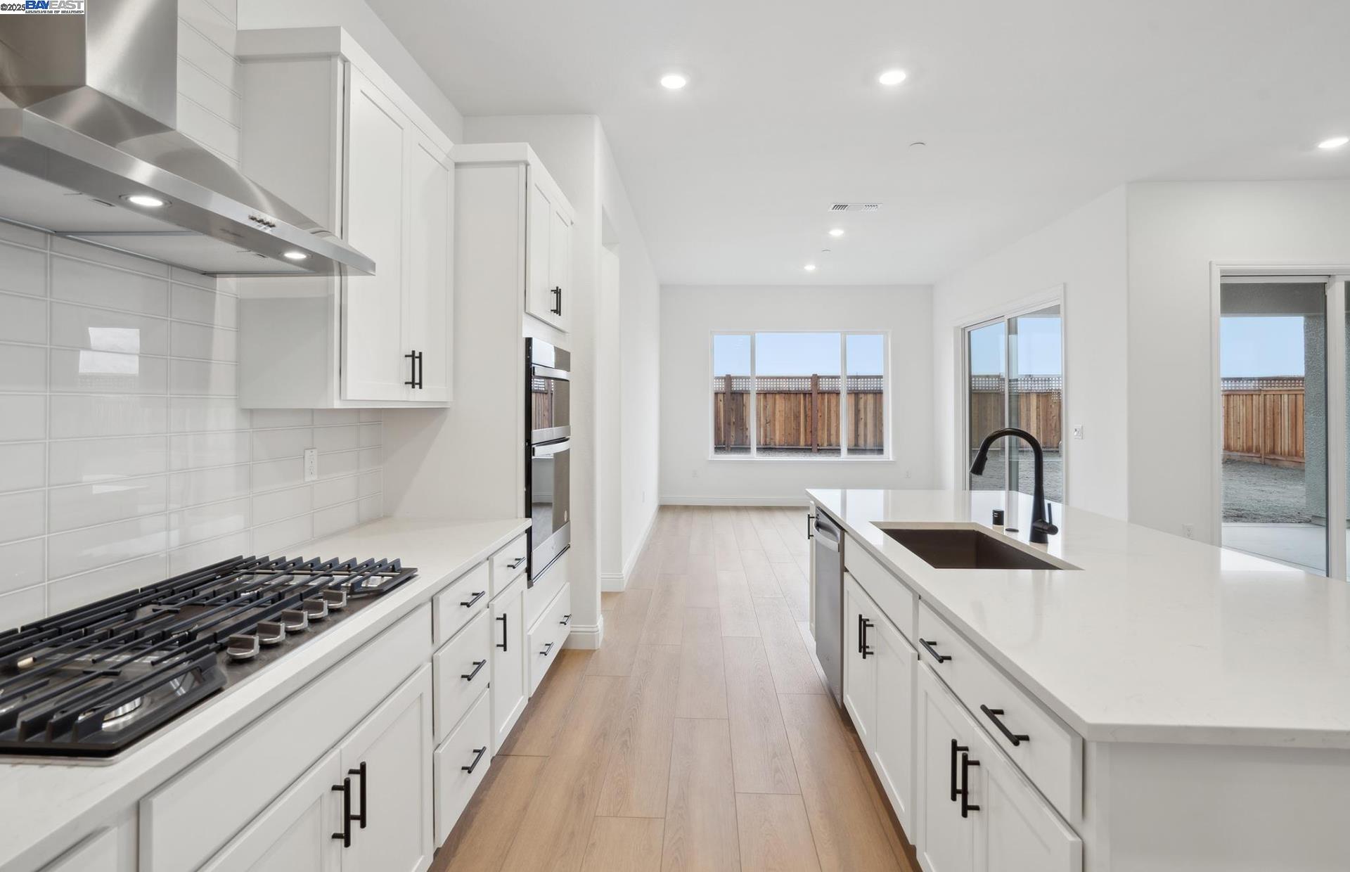 Detail Gallery Image 5 of 11 For 17642 Brightwood Avenue, Lathrop,  CA 95330 - 2 Beds | 2 Baths