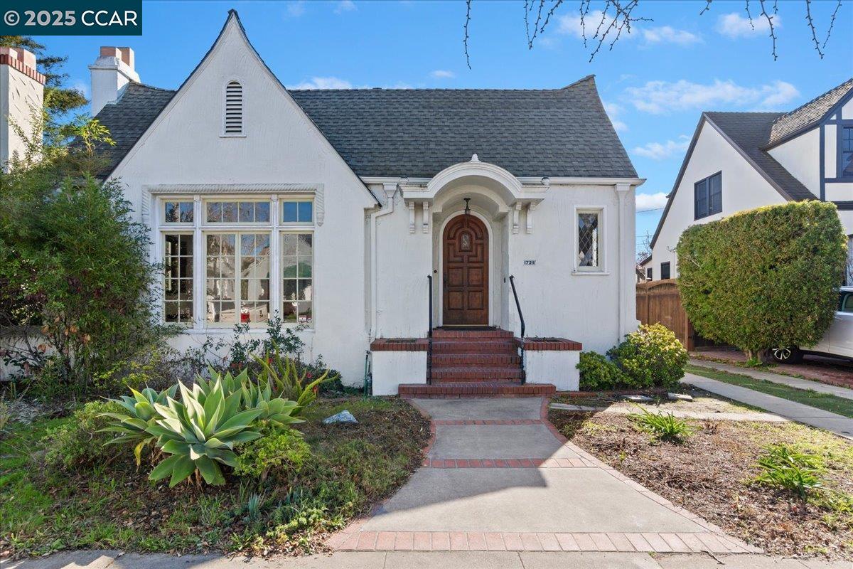 Detail Gallery Image 1 of 1 For 1728 Cambridge Dr, Alameda,  CA 94501 - 3 Beds | 2 Baths