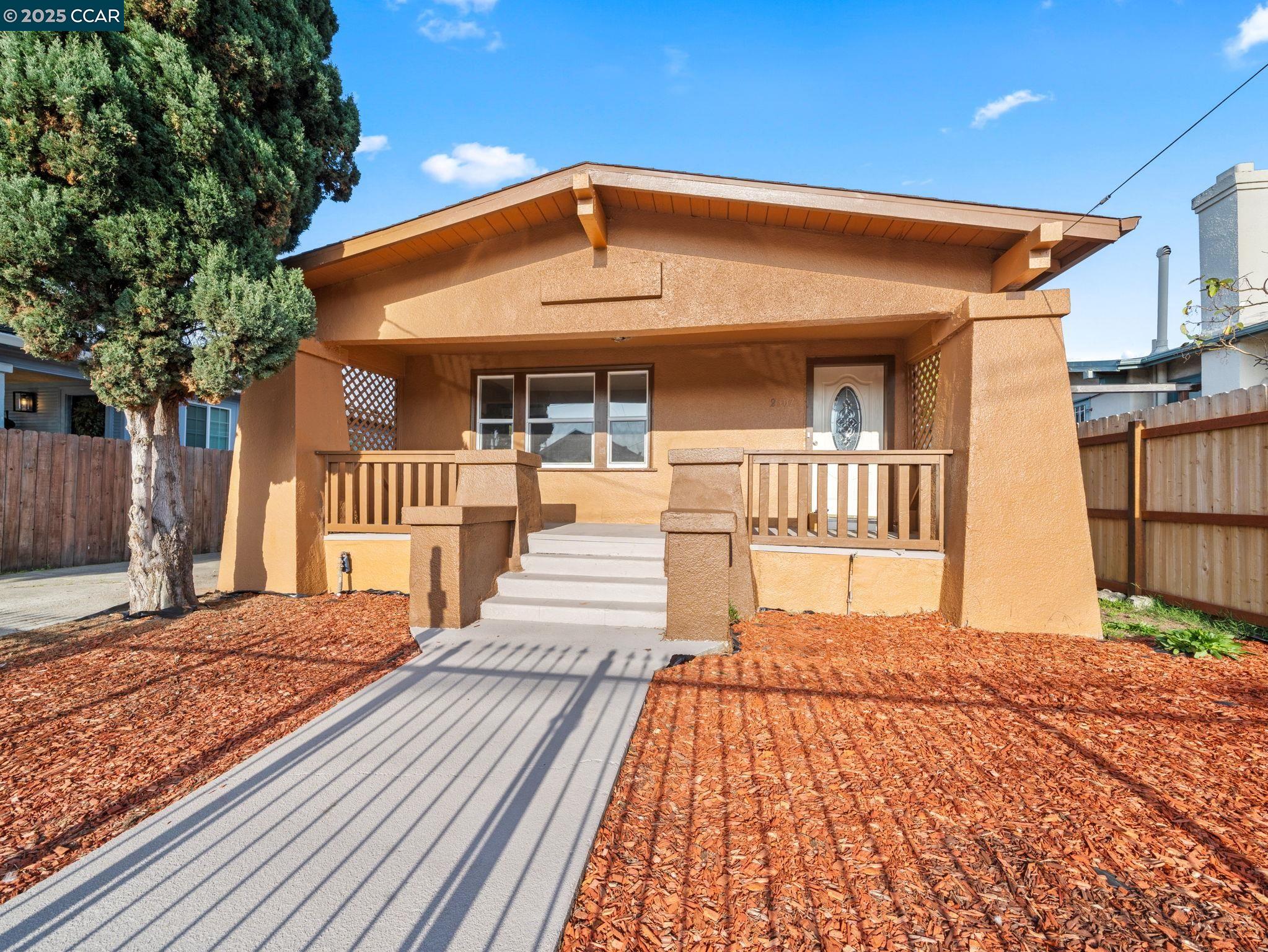 Detail Gallery Image 1 of 1 For 2307 Seminary Ave, Oakland,  CA 94605 - 2 Beds | 1 Baths