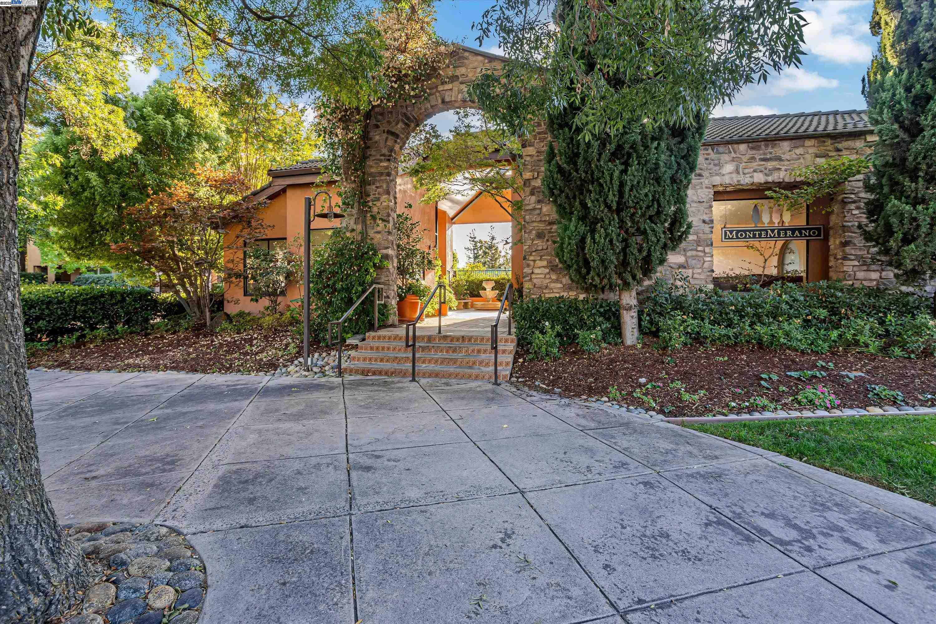 MLS: 41083881 Condo For Sale