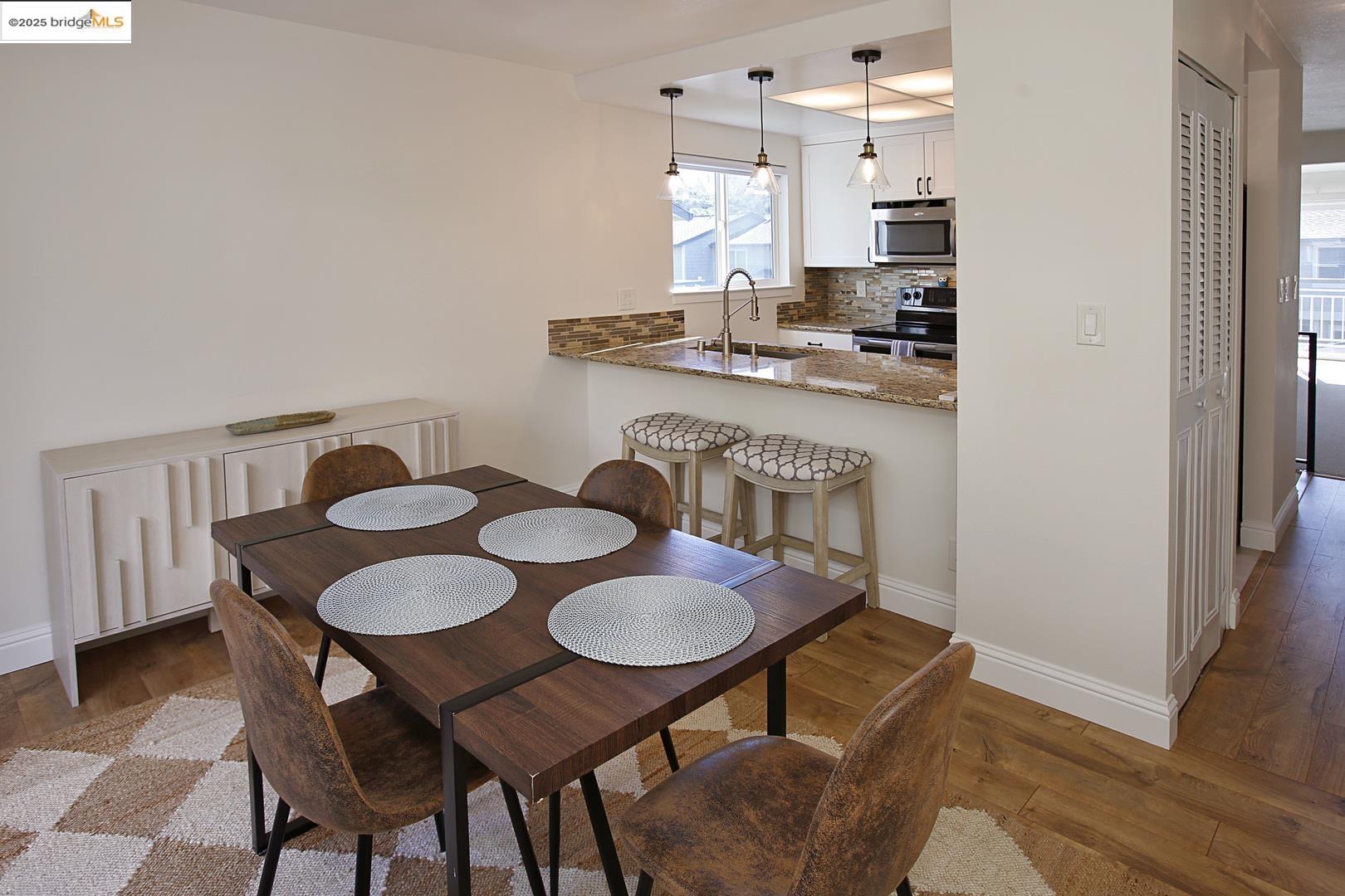 Photo #6: 41083894 Listing 