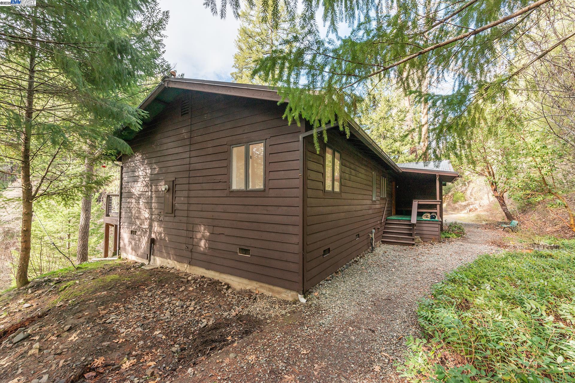 Detail Gallery Image 2 of 49 For 540 Lost Bridge Rd, Lewiston,  CA 96052 - 2 Beds | 2 Baths