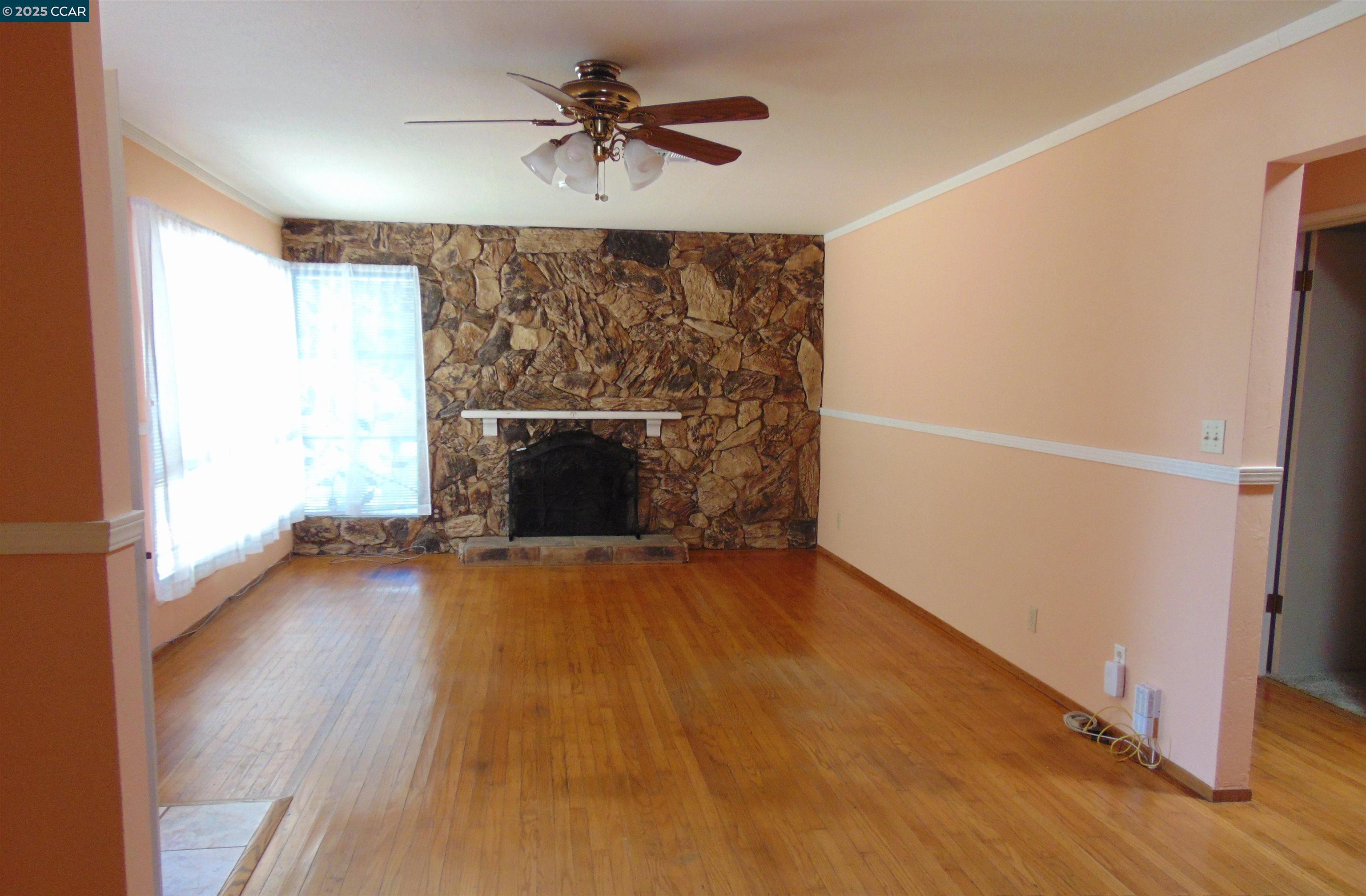 Detail Gallery Image 3 of 11 For 2749 Webb Street, Vallejo,  CA 94591 - 3 Beds | 2 Baths