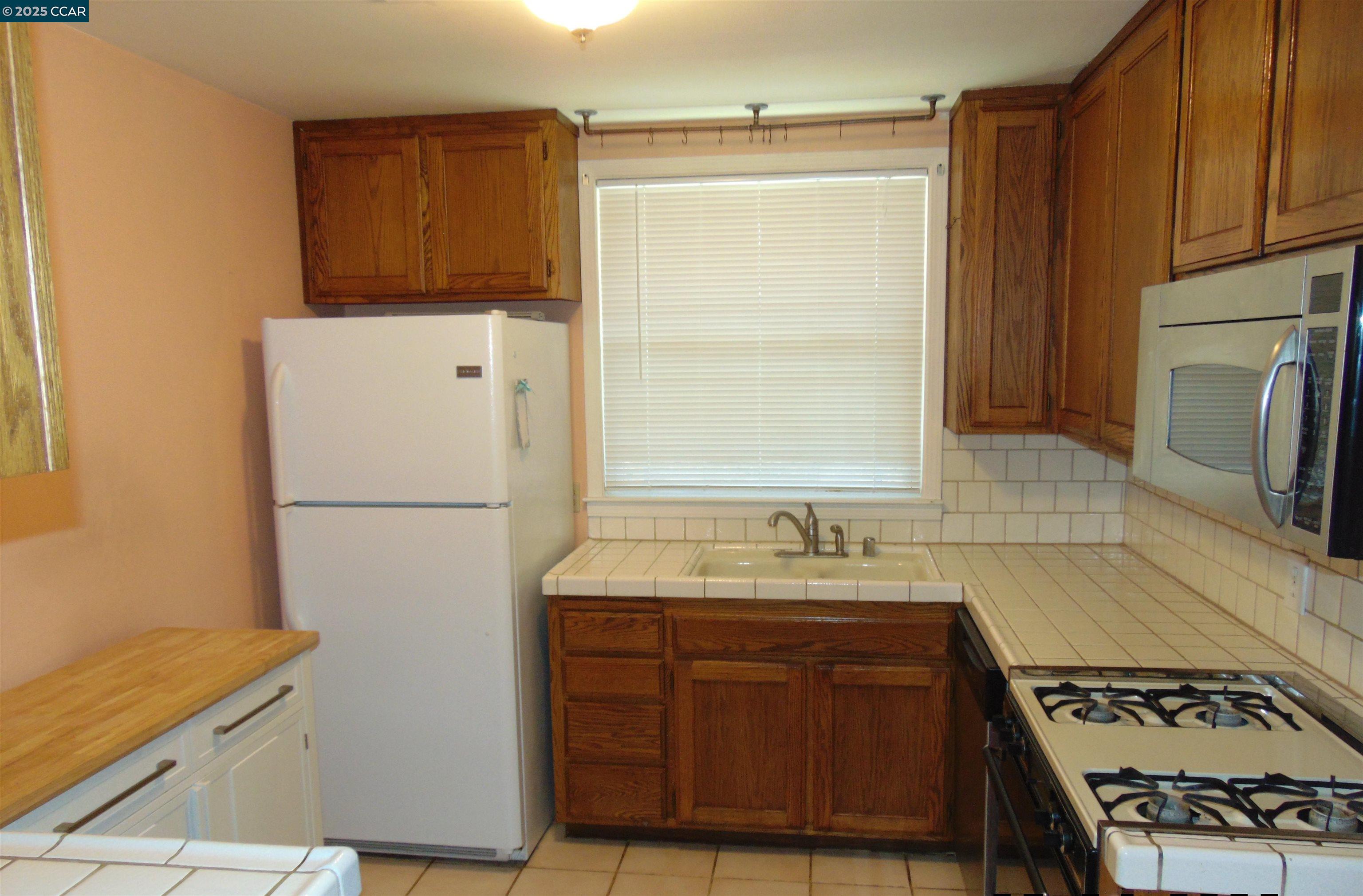 Detail Gallery Image 4 of 11 For 2749 Webb Street, Vallejo,  CA 94591 - 3 Beds | 2 Baths