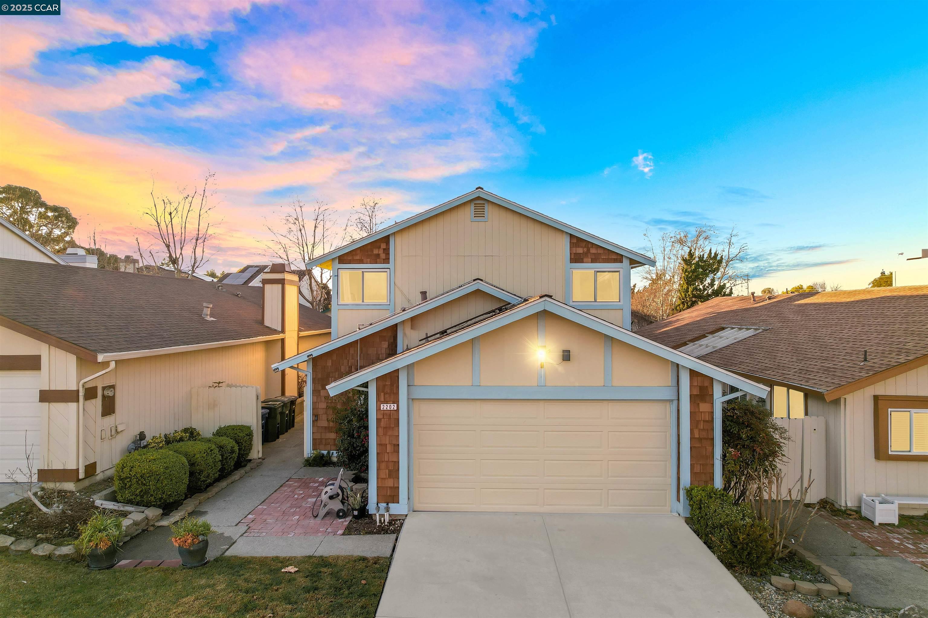 Detail Gallery Image 1 of 44 For 2202 Old Creek Cir, Pittsburg,  CA 94565 - 4 Beds | 2/1 Baths
