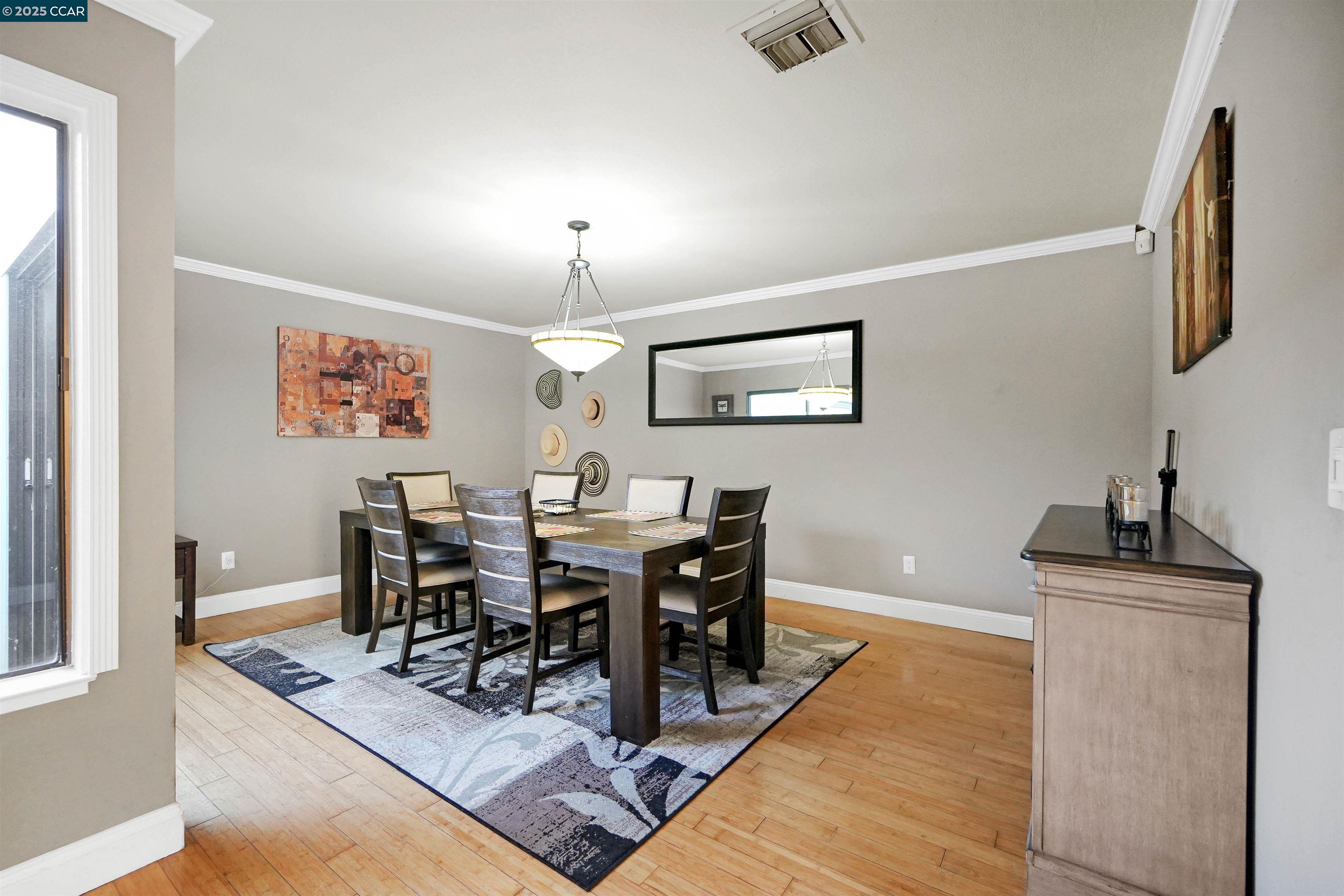 Detail Gallery Image 13 of 44 For 2202 Old Creek Cir, Pittsburg,  CA 94565 - 4 Beds | 2/1 Baths