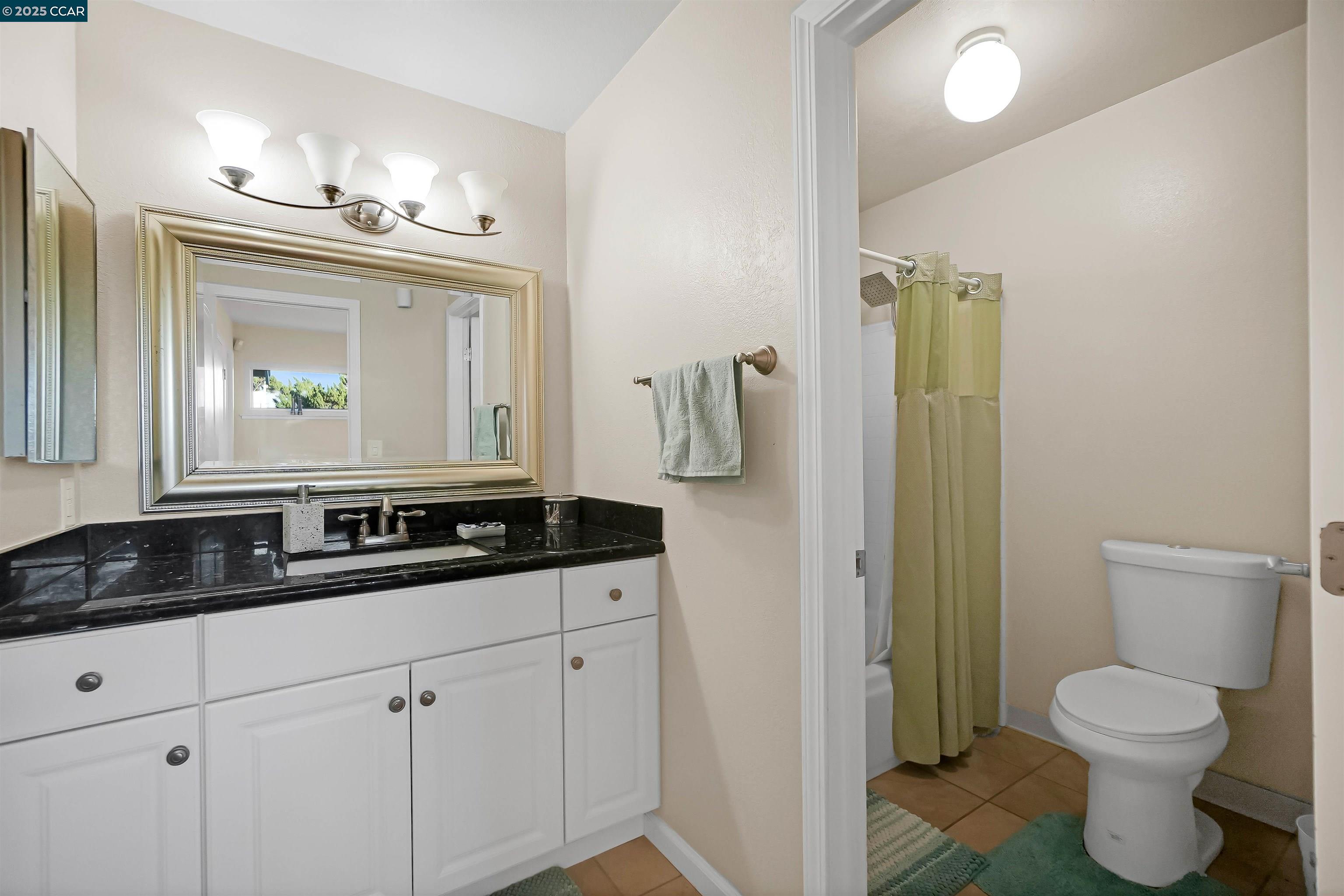 Detail Gallery Image 16 of 44 For 2202 Old Creek Cir, Pittsburg,  CA 94565 - 4 Beds | 2/1 Baths