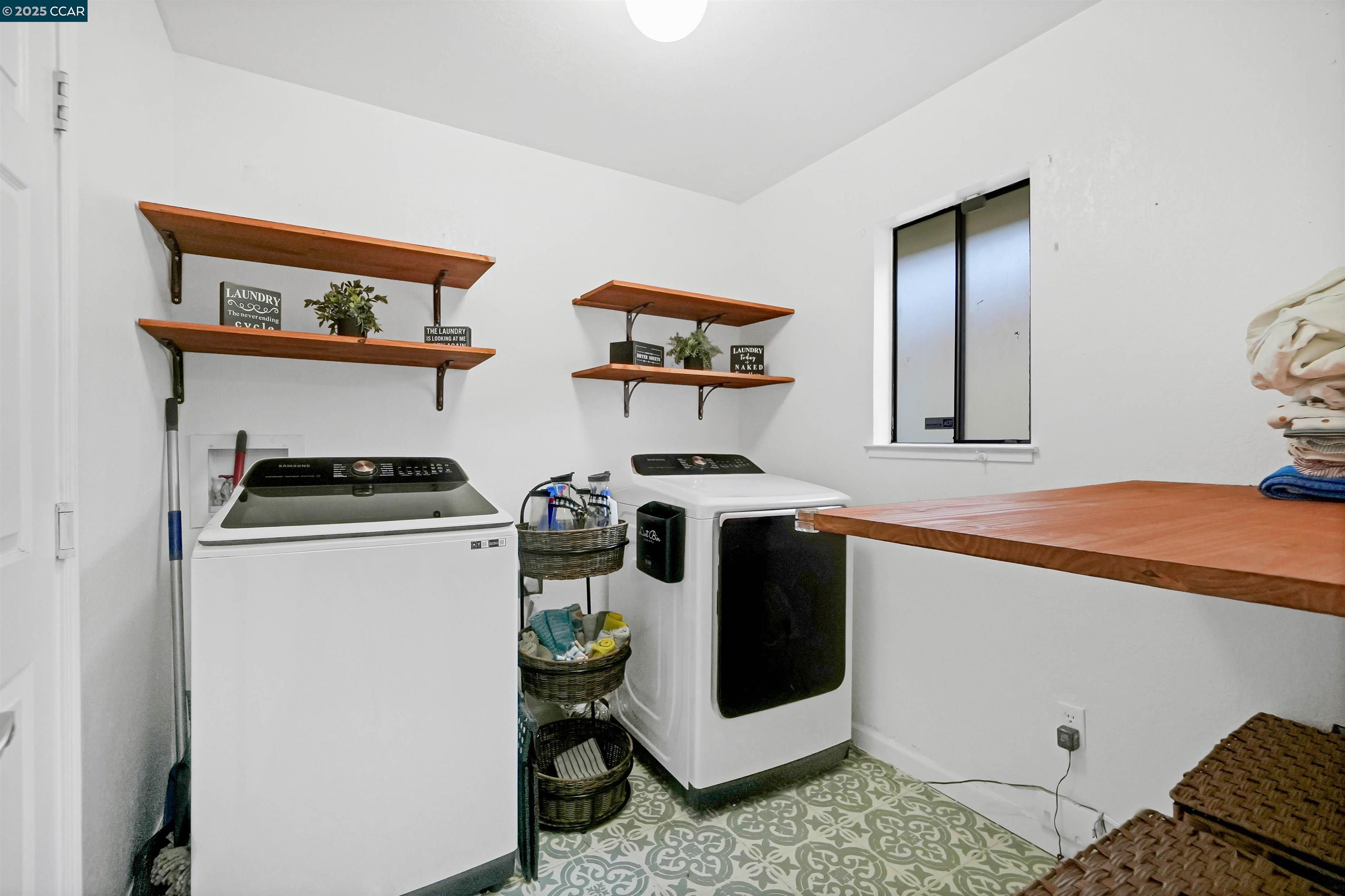 Detail Gallery Image 19 of 44 For 2202 Old Creek Cir, Pittsburg,  CA 94565 - 4 Beds | 2/1 Baths