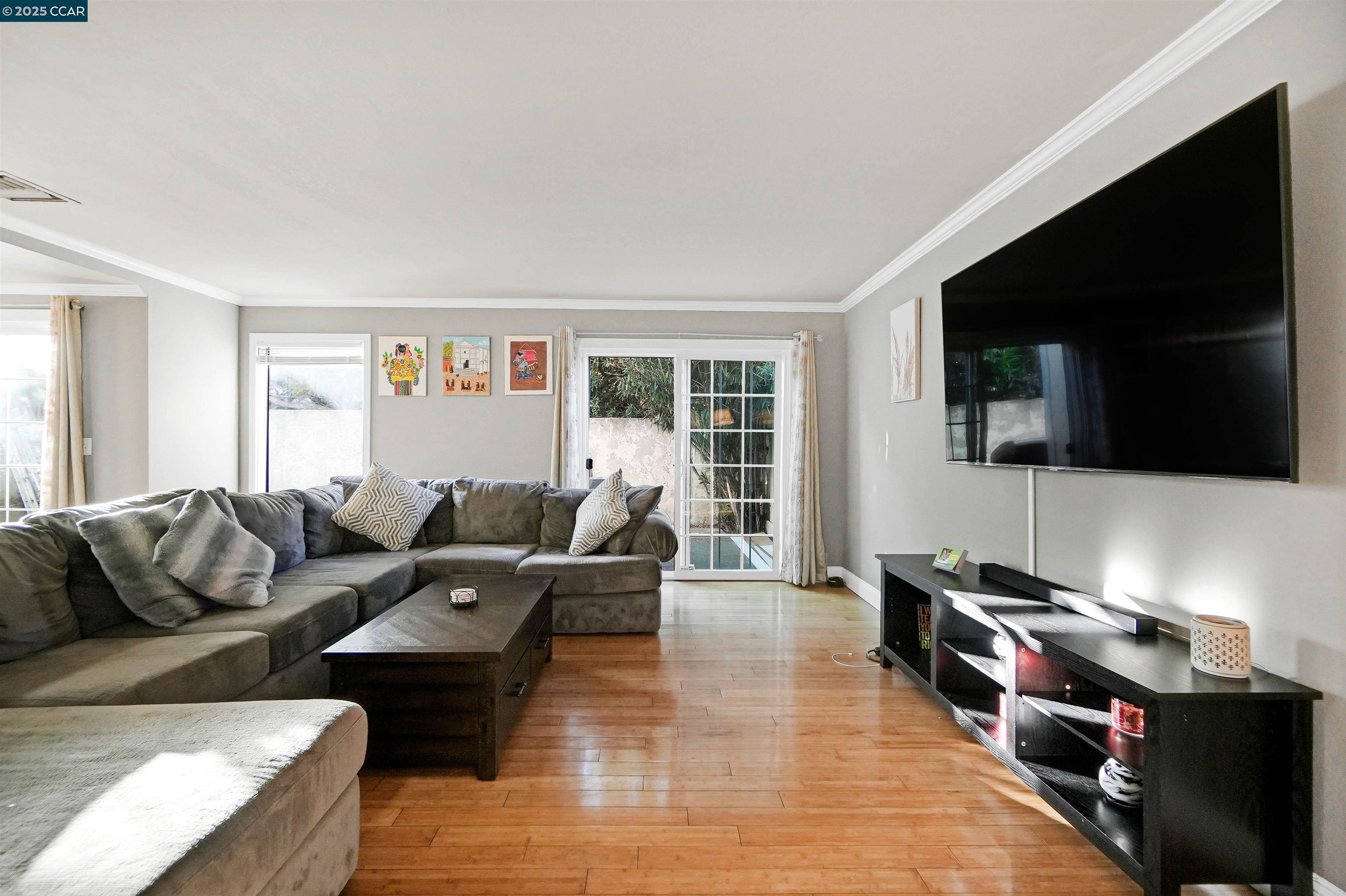 Detail Gallery Image 24 of 44 For 2202 Old Creek Cir, Pittsburg,  CA 94565 - 4 Beds | 2/1 Baths