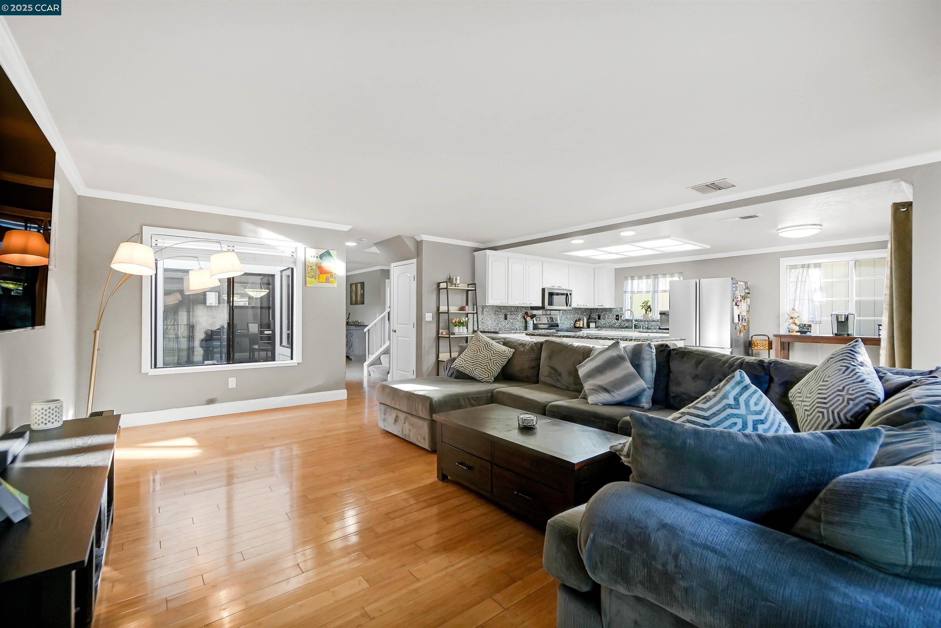 Detail Gallery Image 25 of 44 For 2202 Old Creek Cir, Pittsburg,  CA 94565 - 4 Beds | 2/1 Baths