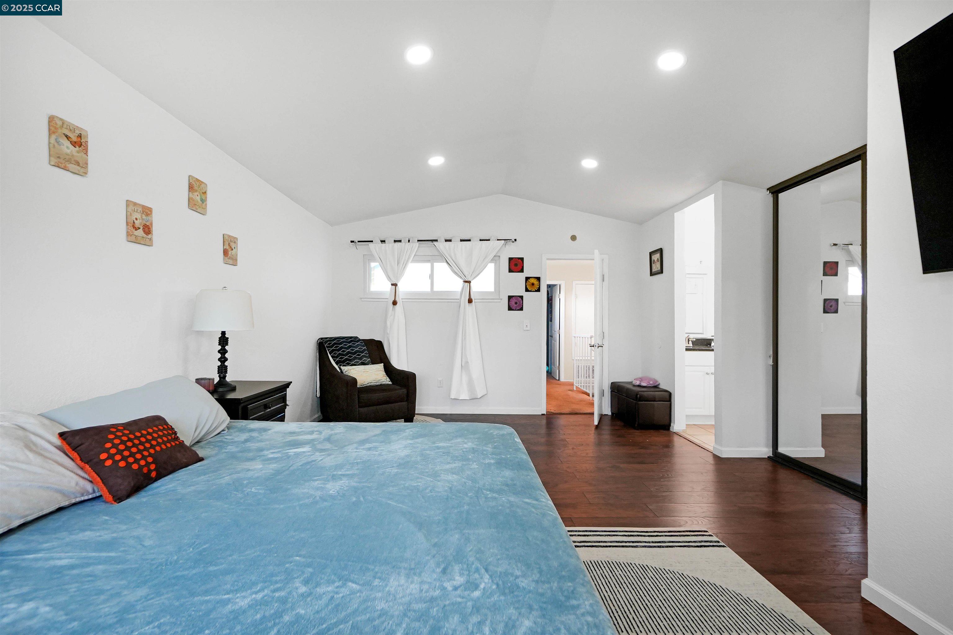 Detail Gallery Image 30 of 44 For 2202 Old Creek Cir, Pittsburg,  CA 94565 - 4 Beds | 2/1 Baths