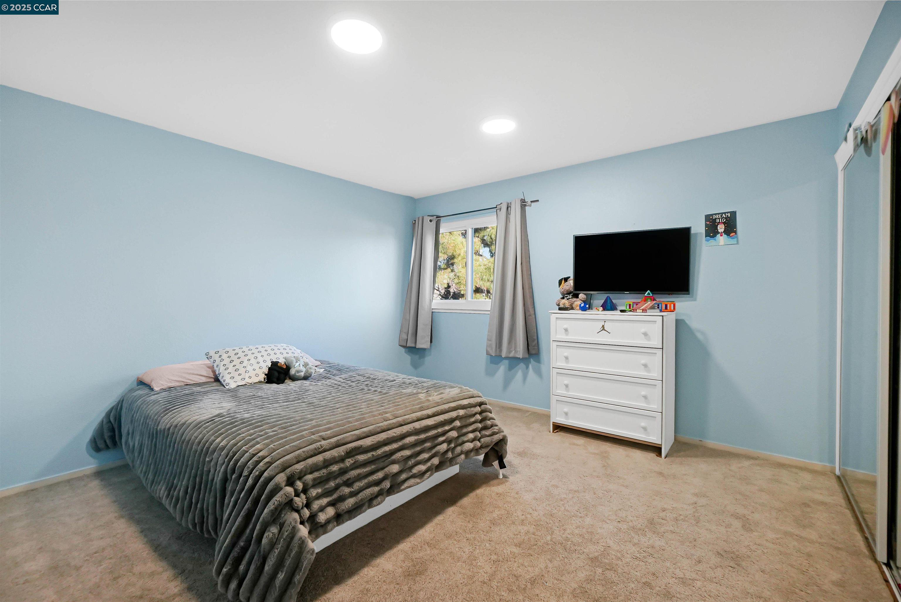 Detail Gallery Image 32 of 44 For 2202 Old Creek Cir, Pittsburg,  CA 94565 - 4 Beds | 2/1 Baths