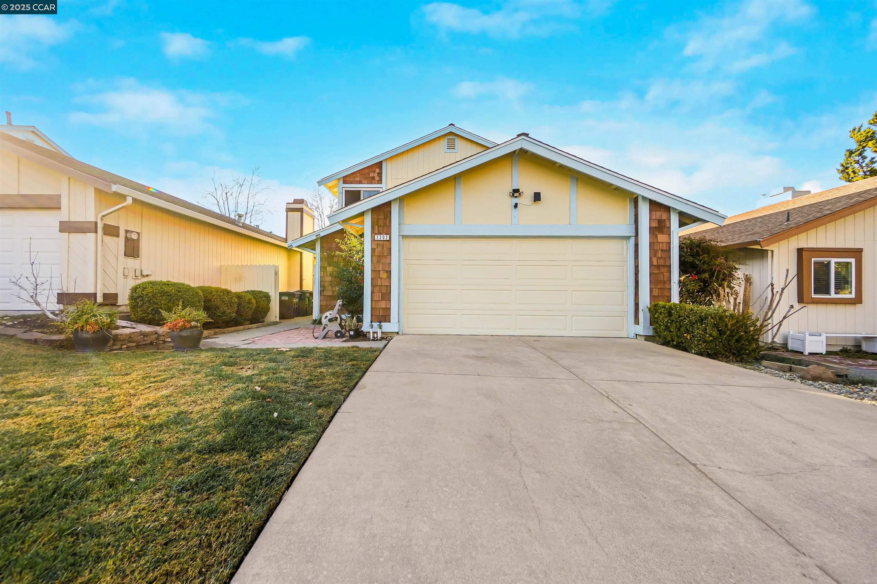 Detail Gallery Image 35 of 44 For 2202 Old Creek Cir, Pittsburg,  CA 94565 - 4 Beds | 2/1 Baths
