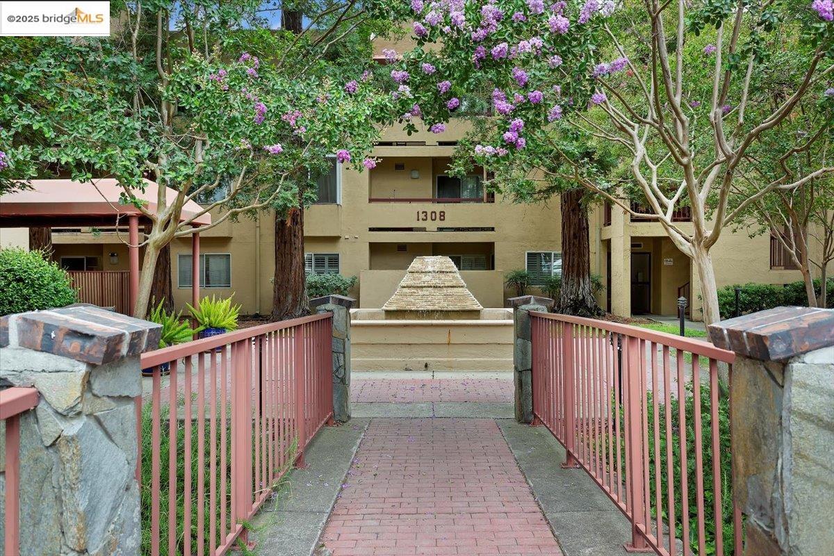 MLS: 41083982 Condo For Sale