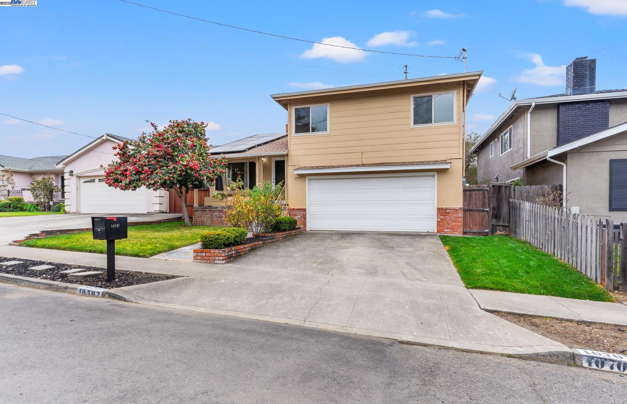 Detail Gallery Image 1 of 1 For 10707 Mark St, Oakland,  CA 94605 - 3 Beds | 2/1 Baths