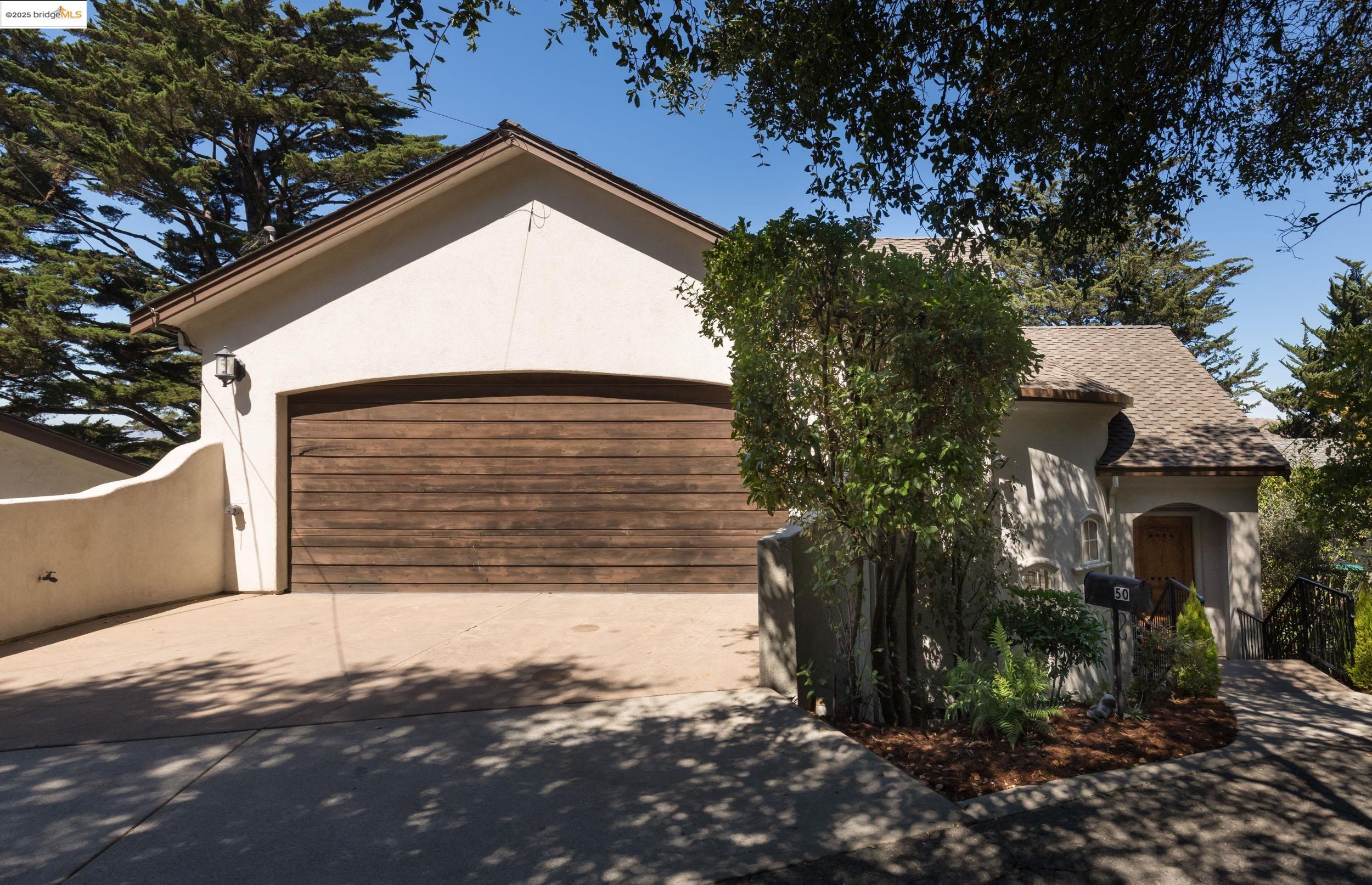 50 Pine Hills Ct, Oakland, California 94611, 4 Bedrooms Bedrooms, 9 Rooms Rooms,3 BathroomsBathrooms,Residential,For Sale,50 Pine Hills Ct,41084032
