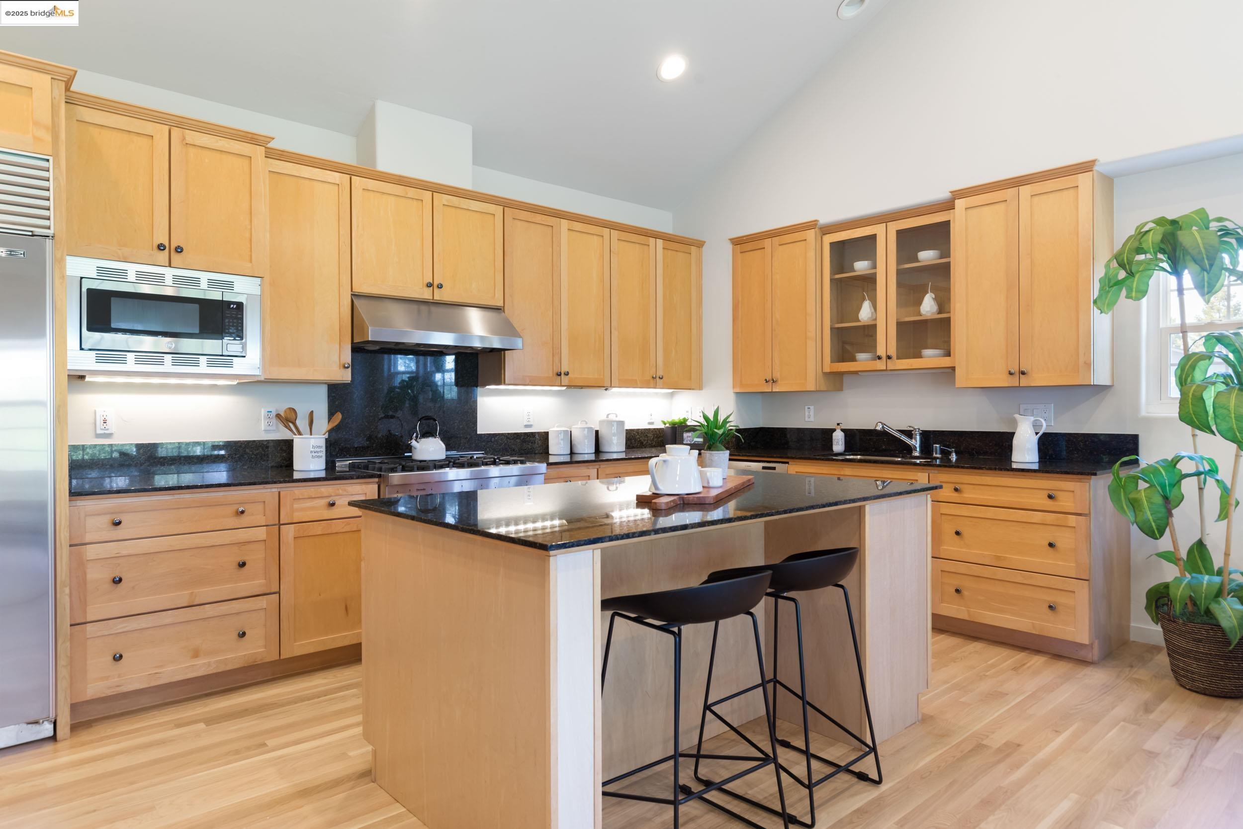 50 Pine Hills Ct, Oakland, California 94611, 4 Bedrooms Bedrooms, 9 Rooms Rooms,3 BathroomsBathrooms,Residential,For Sale,50 Pine Hills Ct,41084032
