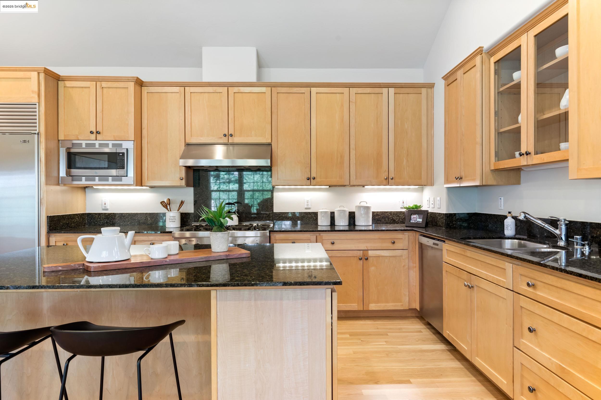 50 Pine Hills Ct, Oakland, California 94611, 4 Bedrooms Bedrooms, 9 Rooms Rooms,3 BathroomsBathrooms,Residential,For Sale,50 Pine Hills Ct,41084032