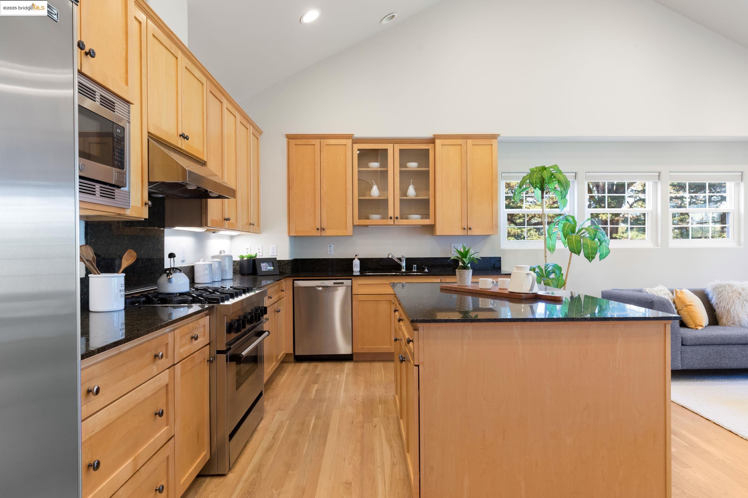 50 Pine Hills Ct, Oakland, California 94611, 4 Bedrooms Bedrooms, 9 Rooms Rooms,3 BathroomsBathrooms,Residential,For Sale,50 Pine Hills Ct,41084032