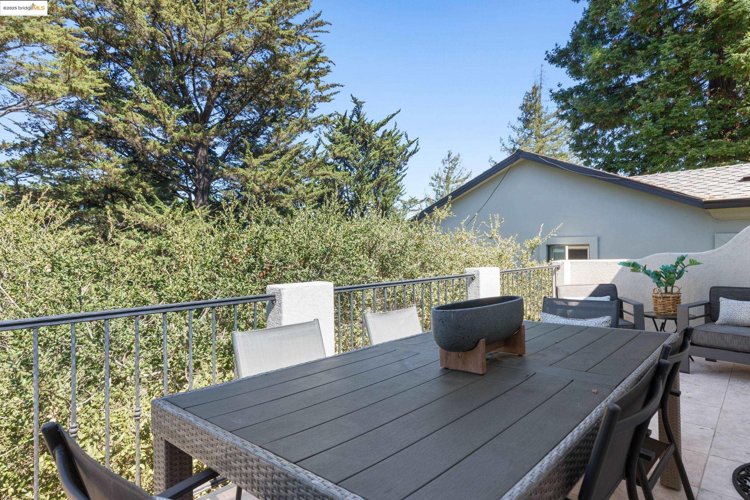 50 Pine Hills Ct, Oakland, California 94611, 4 Bedrooms Bedrooms, 9 Rooms Rooms,3 BathroomsBathrooms,Residential,For Sale,50 Pine Hills Ct,41084032