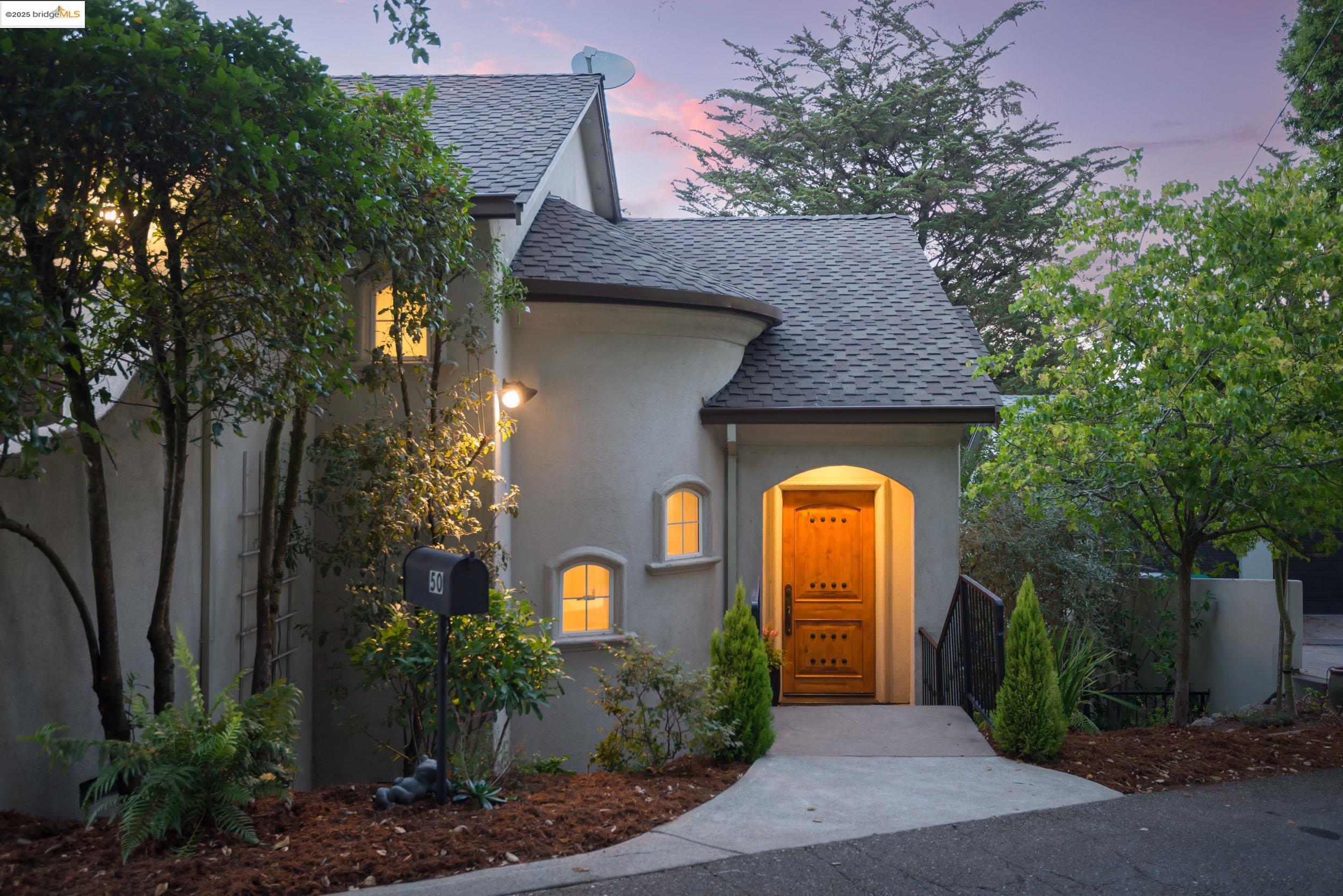 50 Pine Hills Ct, Oakland, California 94611, 4 Bedrooms Bedrooms, 9 Rooms Rooms,3 BathroomsBathrooms,Residential,For Sale,50 Pine Hills Ct,41084032