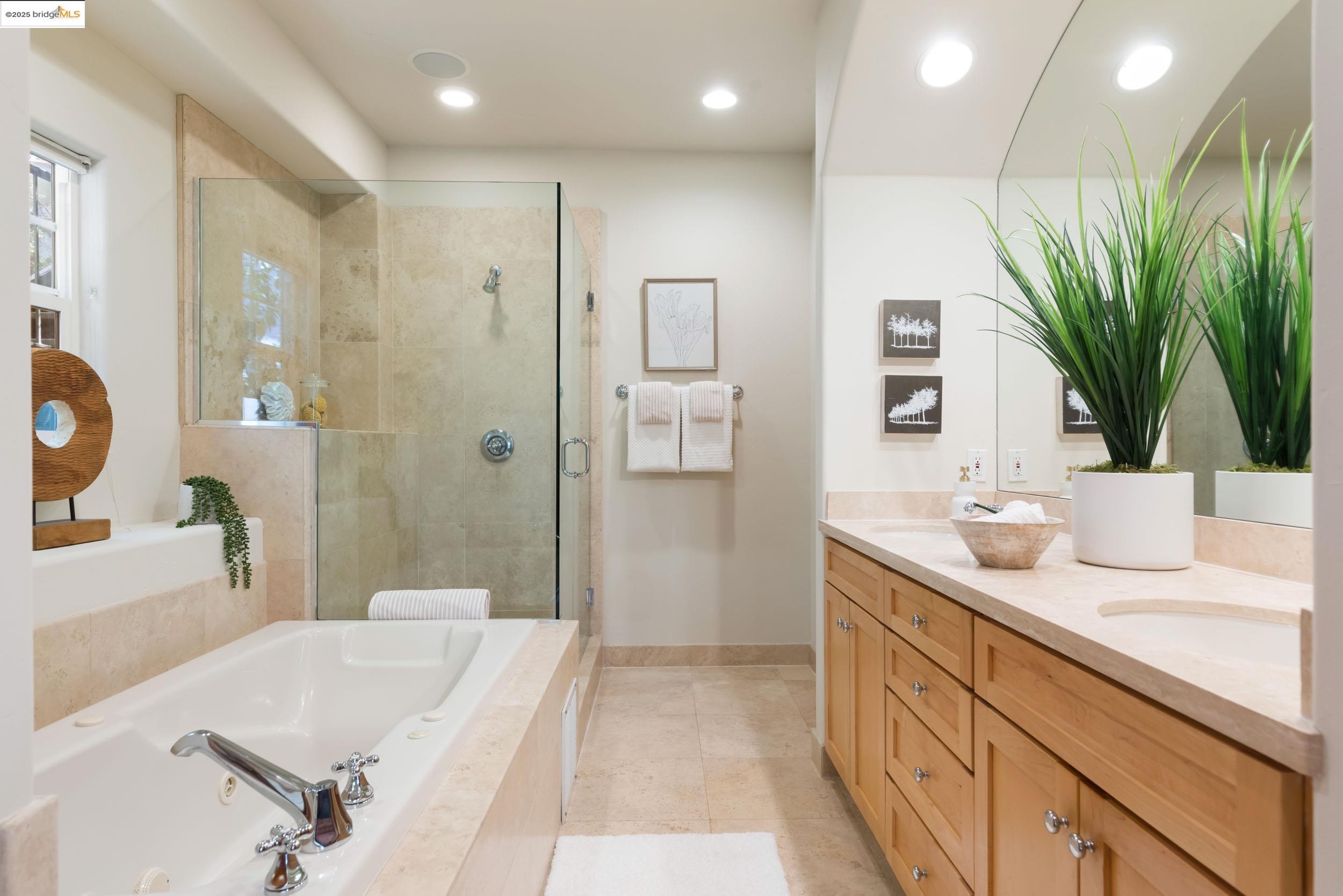 50 Pine Hills Ct, Oakland, California 94611, 4 Bedrooms Bedrooms, 9 Rooms Rooms,3 BathroomsBathrooms,Residential,For Sale,50 Pine Hills Ct,41084032