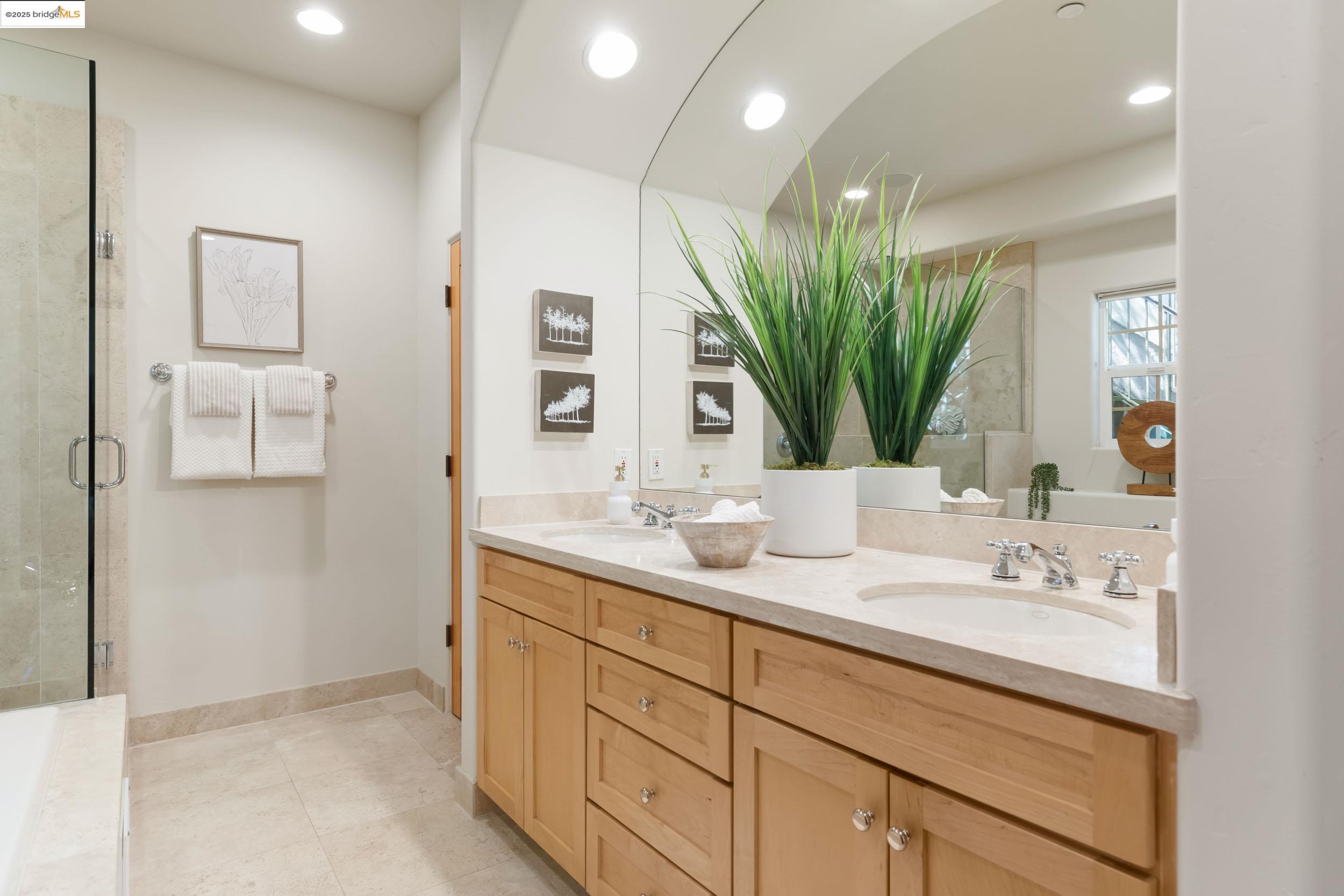50 Pine Hills Ct, Oakland, California 94611, 4 Bedrooms Bedrooms, 9 Rooms Rooms,3 BathroomsBathrooms,Residential,For Sale,50 Pine Hills Ct,41084032