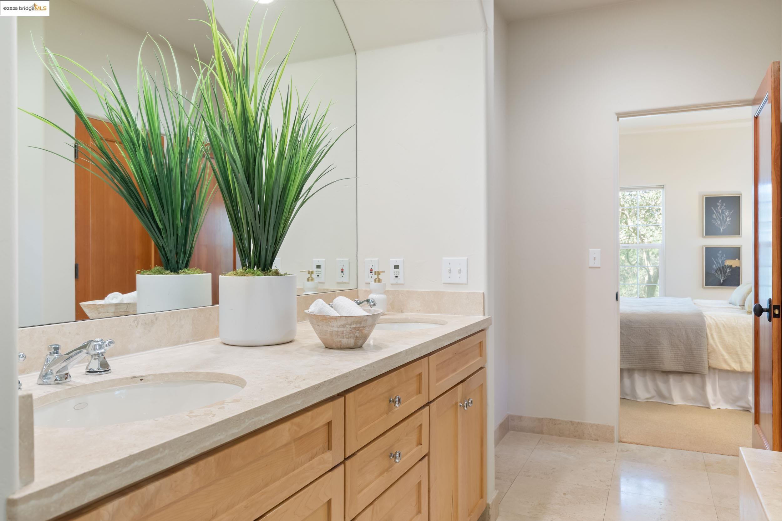 50 Pine Hills Ct, Oakland, California 94611, 4 Bedrooms Bedrooms, 9 Rooms Rooms,3 BathroomsBathrooms,Residential,For Sale,50 Pine Hills Ct,41084032