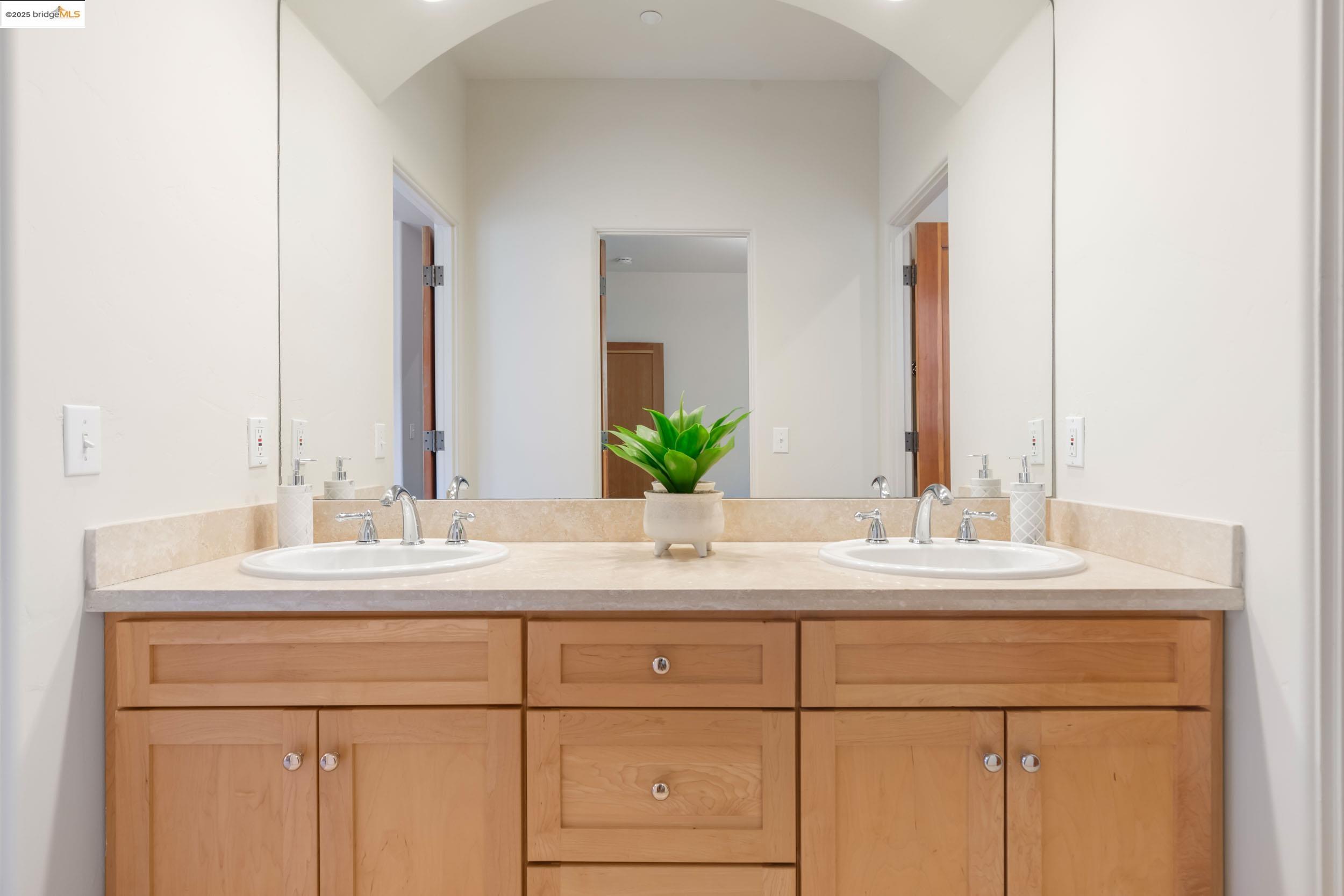 50 Pine Hills Ct, Oakland, California 94611, 4 Bedrooms Bedrooms, 9 Rooms Rooms,3 BathroomsBathrooms,Residential,For Sale,50 Pine Hills Ct,41084032