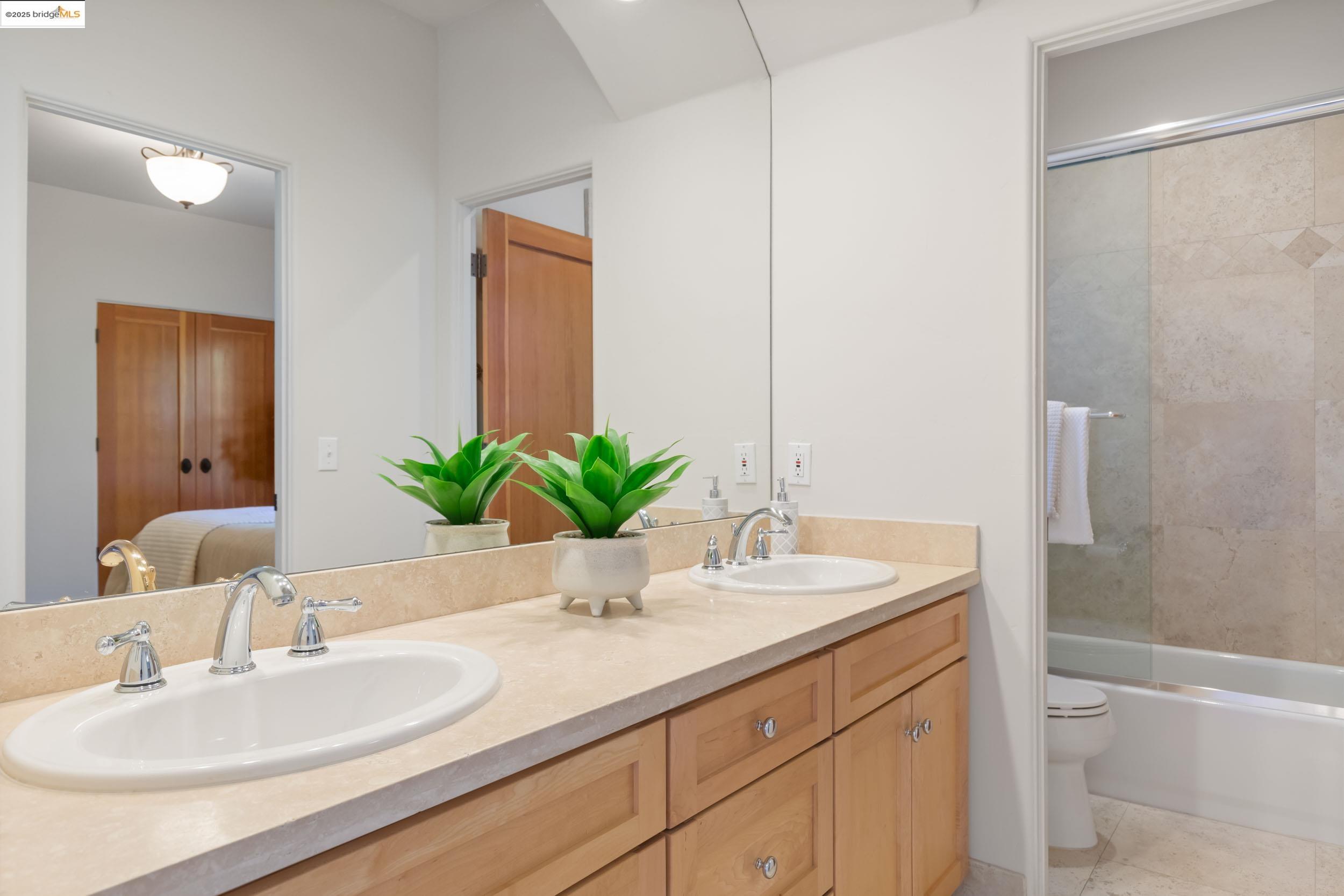 50 Pine Hills Ct, Oakland, California 94611, 4 Bedrooms Bedrooms, 9 Rooms Rooms,3 BathroomsBathrooms,Residential,For Sale,50 Pine Hills Ct,41084032