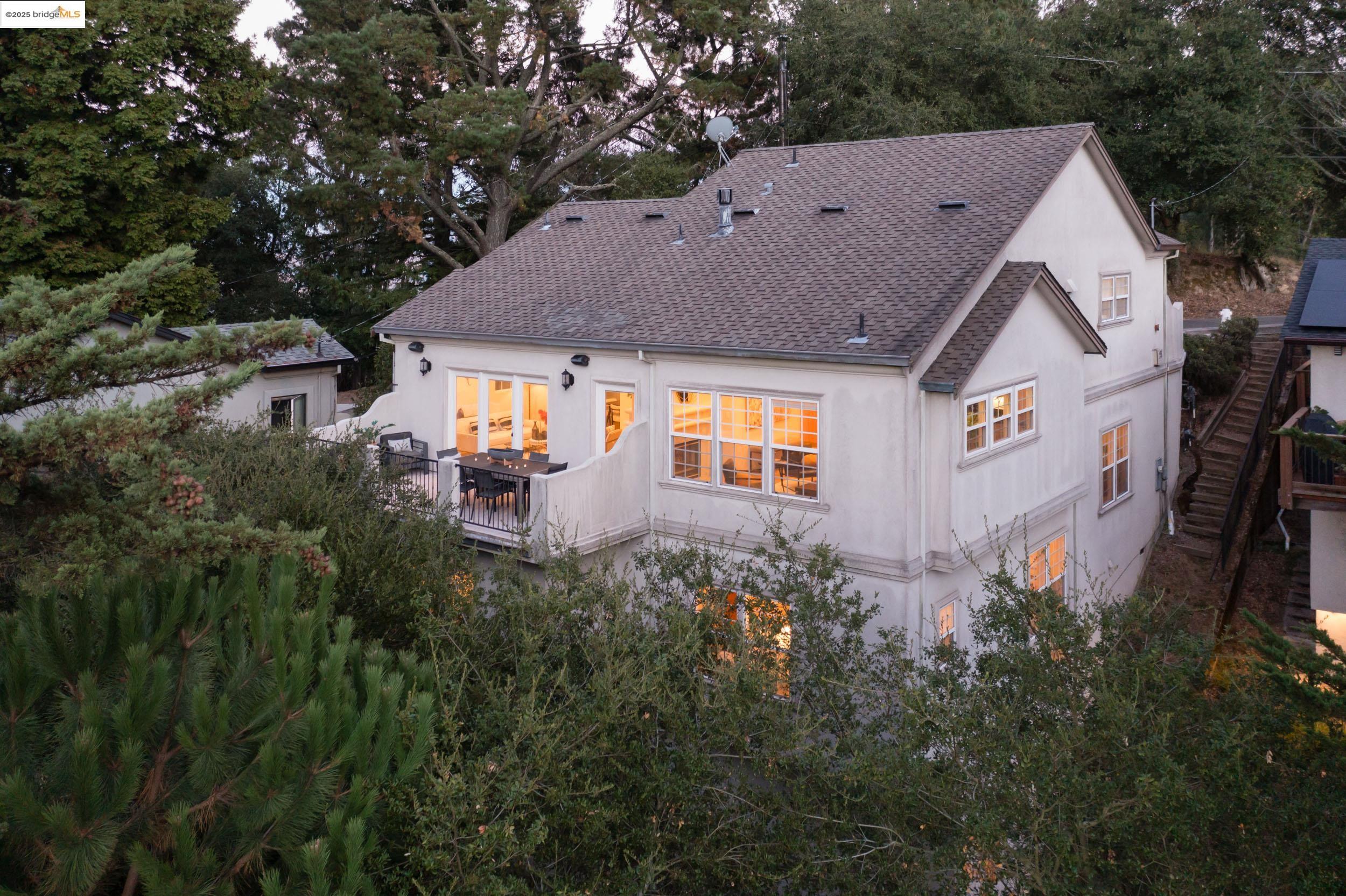 50 Pine Hills Ct, Oakland, California 94611, 4 Bedrooms Bedrooms, 9 Rooms Rooms,3 BathroomsBathrooms,Residential,For Sale,50 Pine Hills Ct,41084032