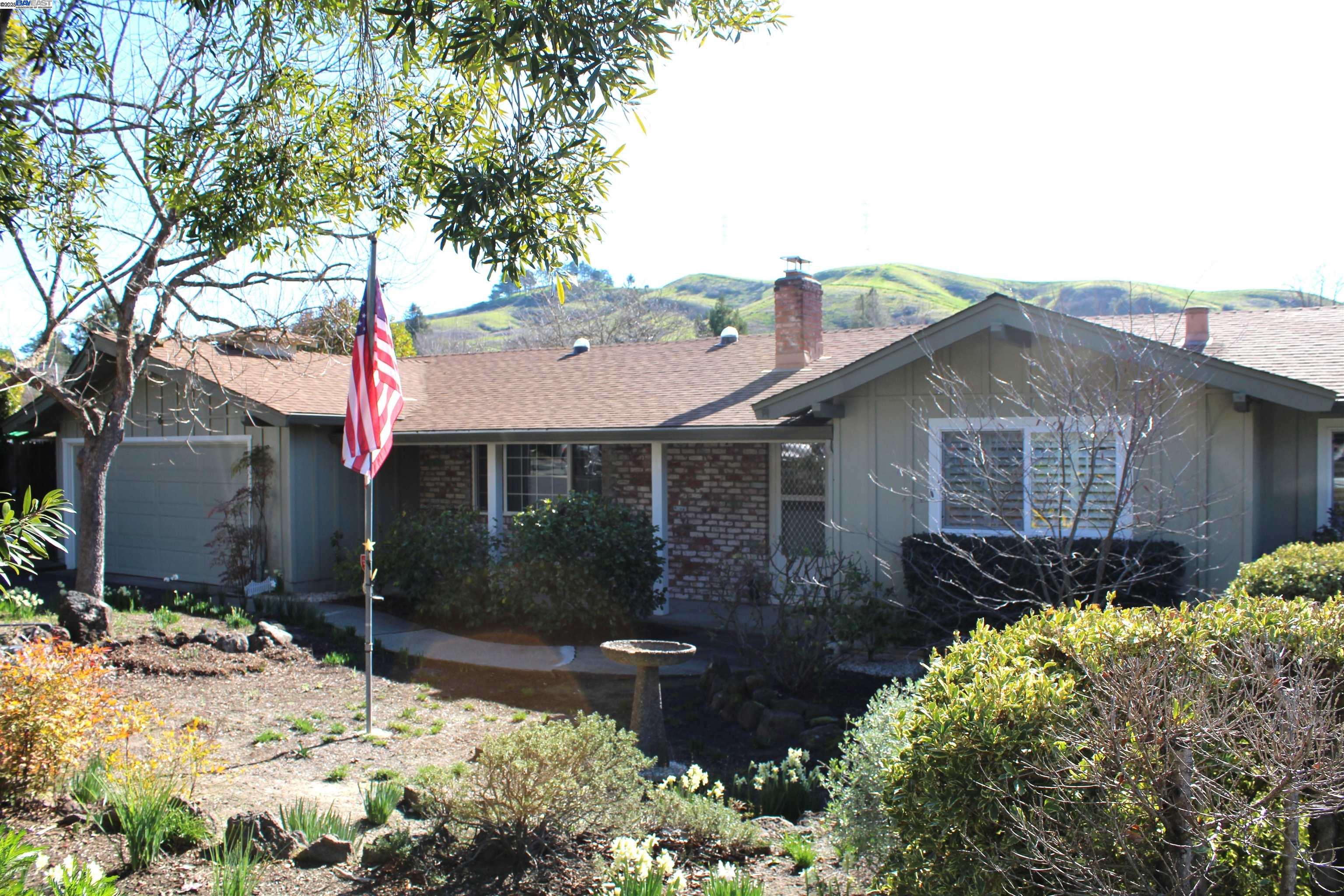 Detail Gallery Image 1 of 1 For 8 Woodford Drive, Moraga,  CA 94556-2419 - 3 Beds | 2 Baths