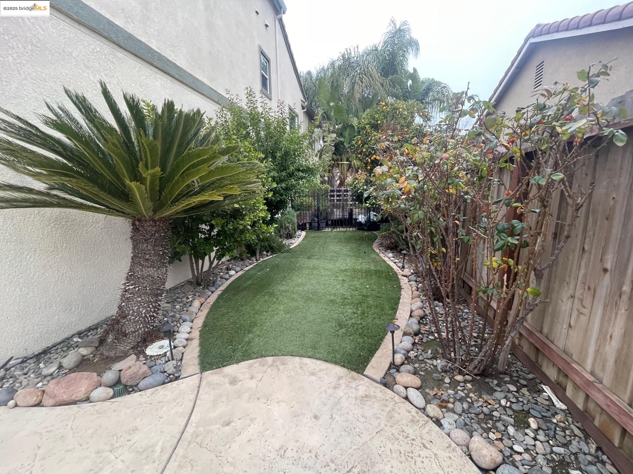 Detail Gallery Image 4 of 9 For 697 Canmore Ct, Brentwood,  CA 94513 - 4 Beds | 3 Baths
