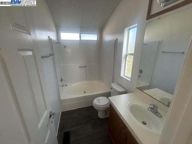 Detail Gallery Image 13 of 35 For 3015 E Bayshore Road #129,  Redwood City,  CA 94063 - 3 Beds | 2 Baths