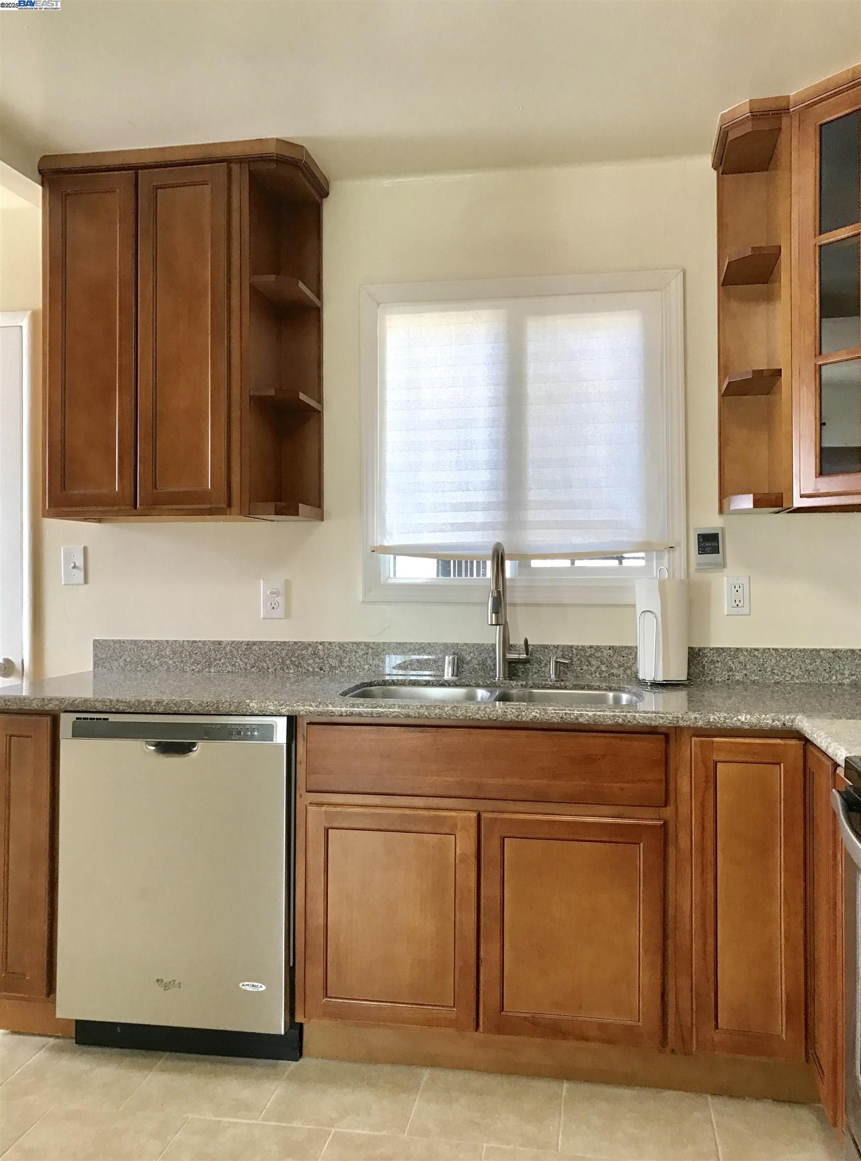 2511 Truman Ave, Oakland, California 94605, 4 Bedrooms Bedrooms, 7 Rooms Rooms,2 BathroomsBathrooms,Residential,For Sale,2511 Truman Ave,41084071