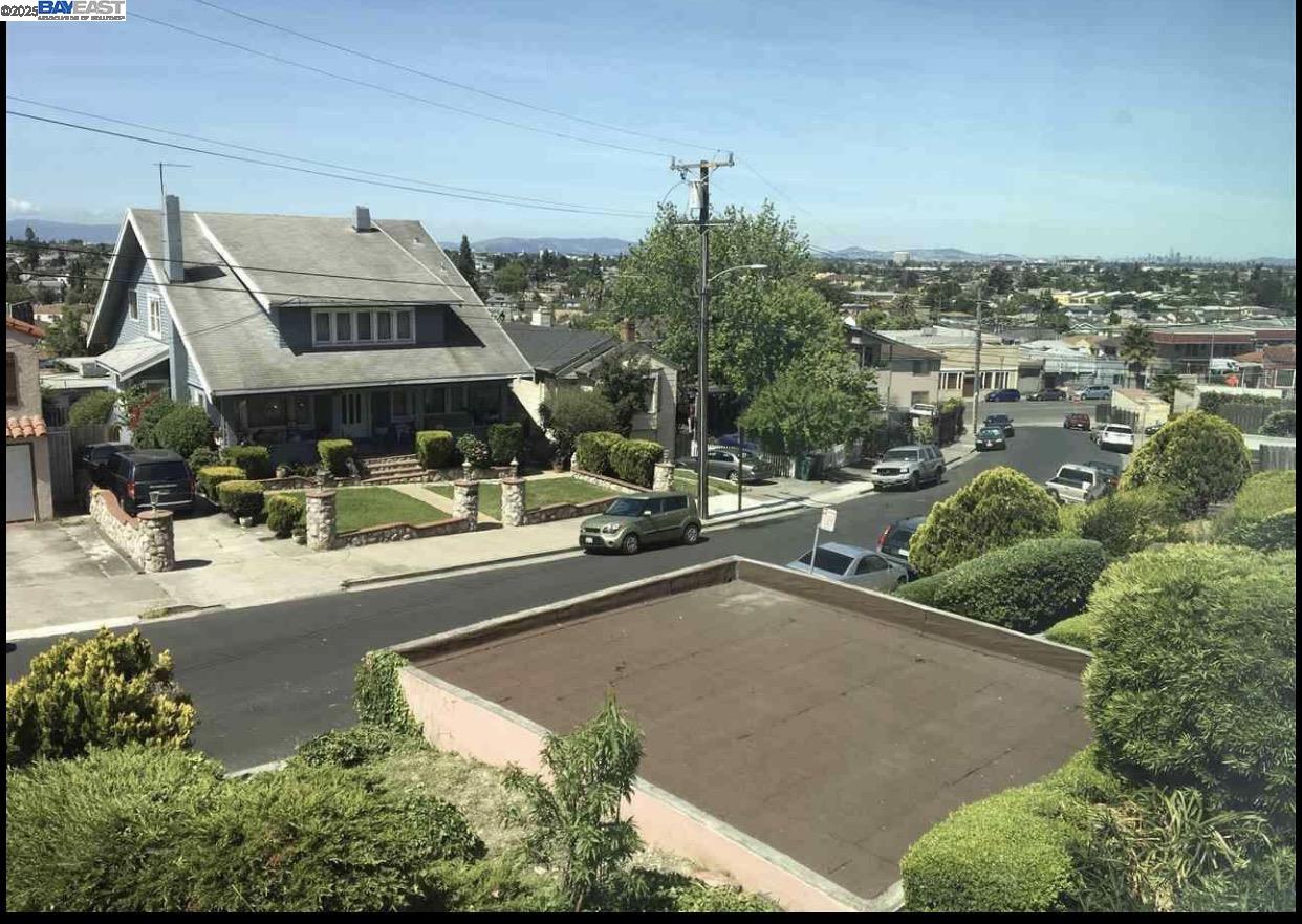 2511 Truman Ave, Oakland, California 94605, 4 Bedrooms Bedrooms, 7 Rooms Rooms,2 BathroomsBathrooms,Residential,For Sale,2511 Truman Ave,41084071