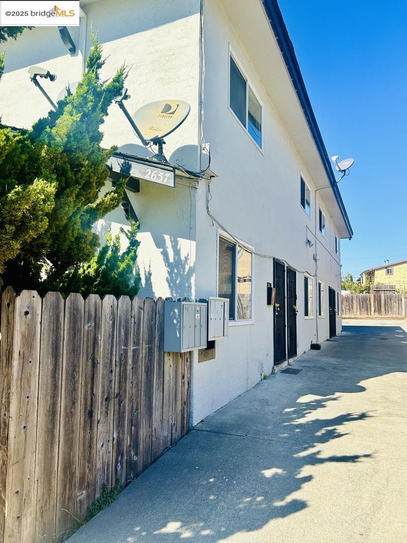 Detail Gallery Image 2 of 17 For 2657 79th Ave, Oakland,  CA 94605 - – Beds | – Baths