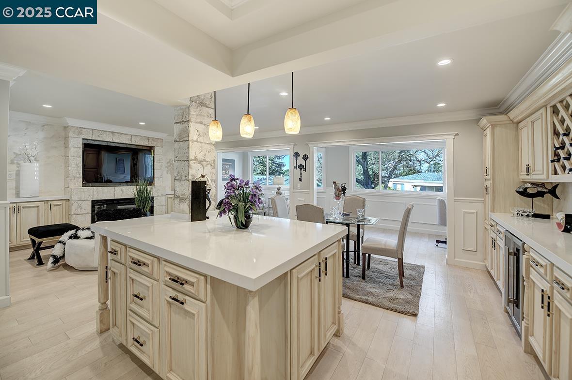 Detail Gallery Image 1 of 1 For 1400 Ptarmigan Dr #4,  Walnut Creek,  CA 94595 - 2 Beds | 2 Baths