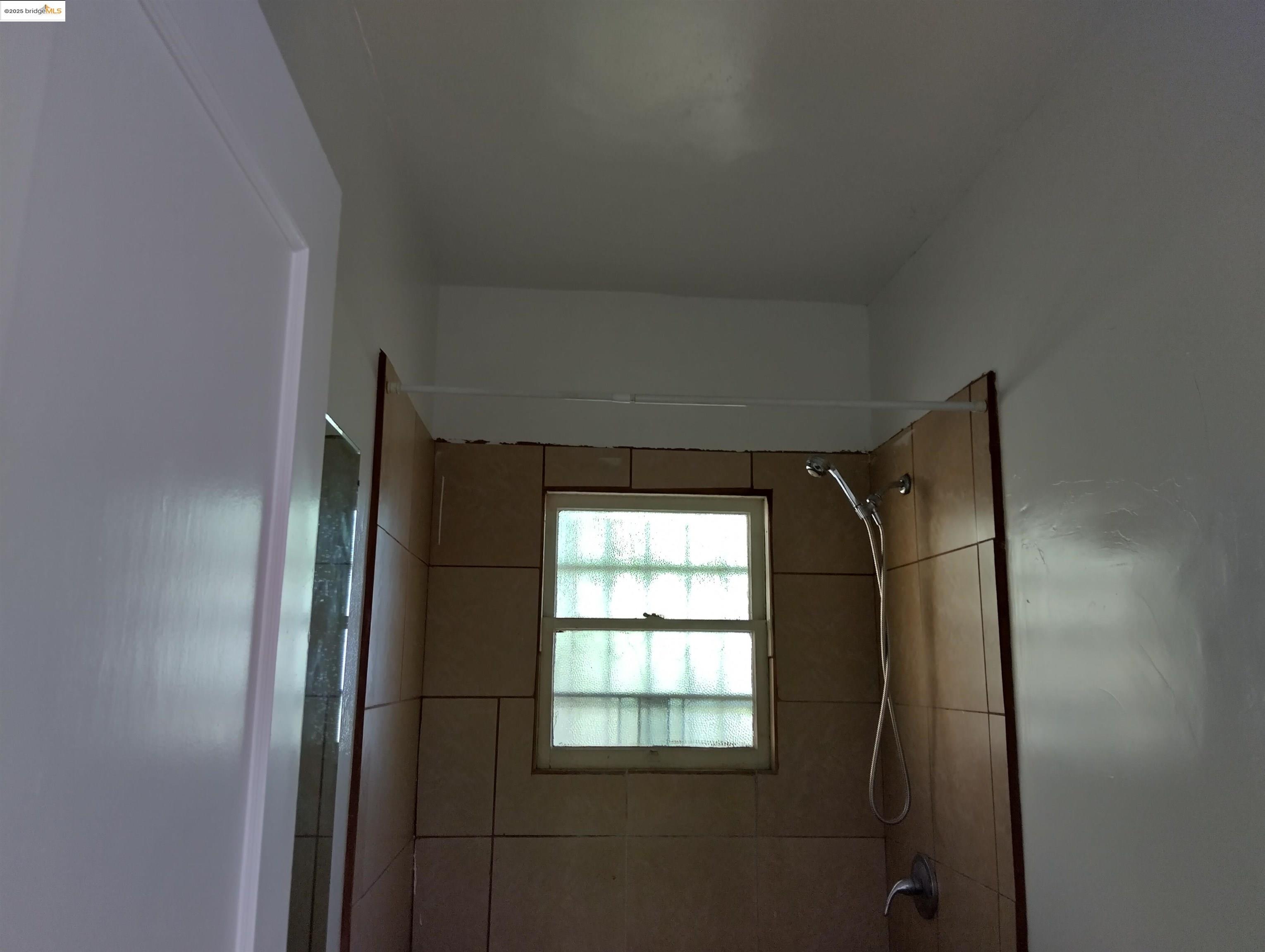 Detail Gallery Image 30 of 48 For 1864 11th Ave, Oakland,  CA 94606 - – Beds | – Baths