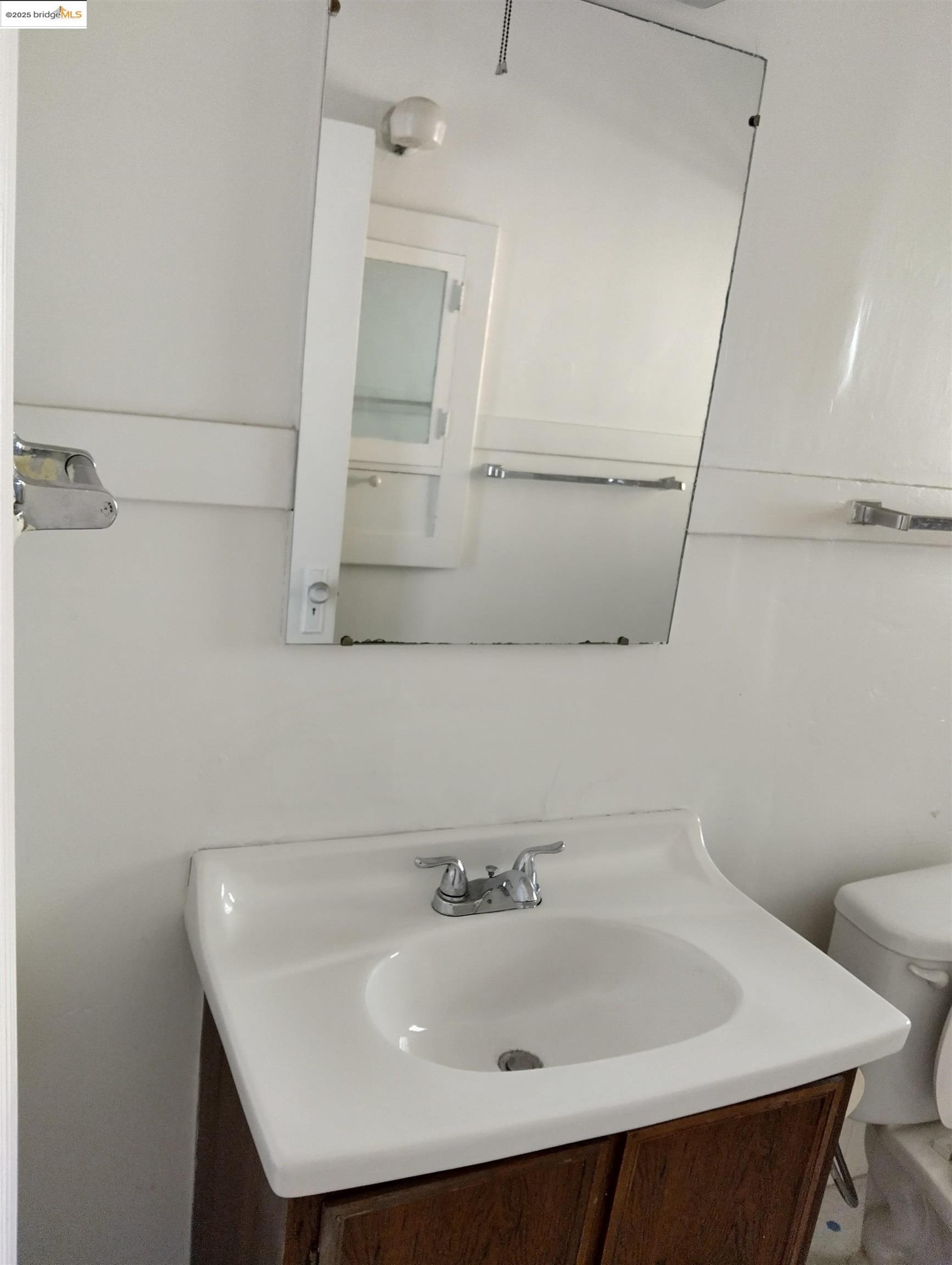 Detail Gallery Image 33 of 48 For 1864 11th Ave, Oakland,  CA 94606 - – Beds | – Baths