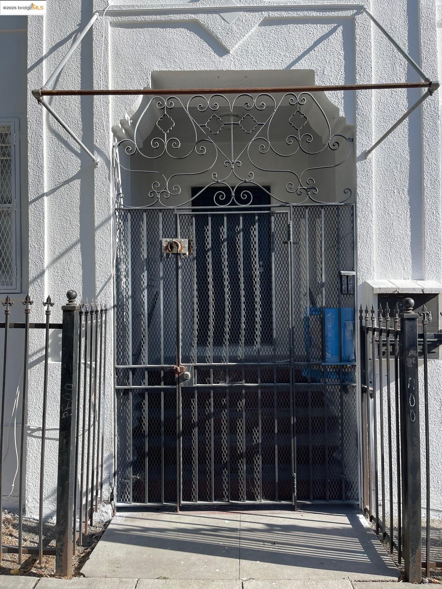 Detail Gallery Image 5 of 48 For 1864 11th Ave, Oakland,  CA 94606 - – Beds | – Baths