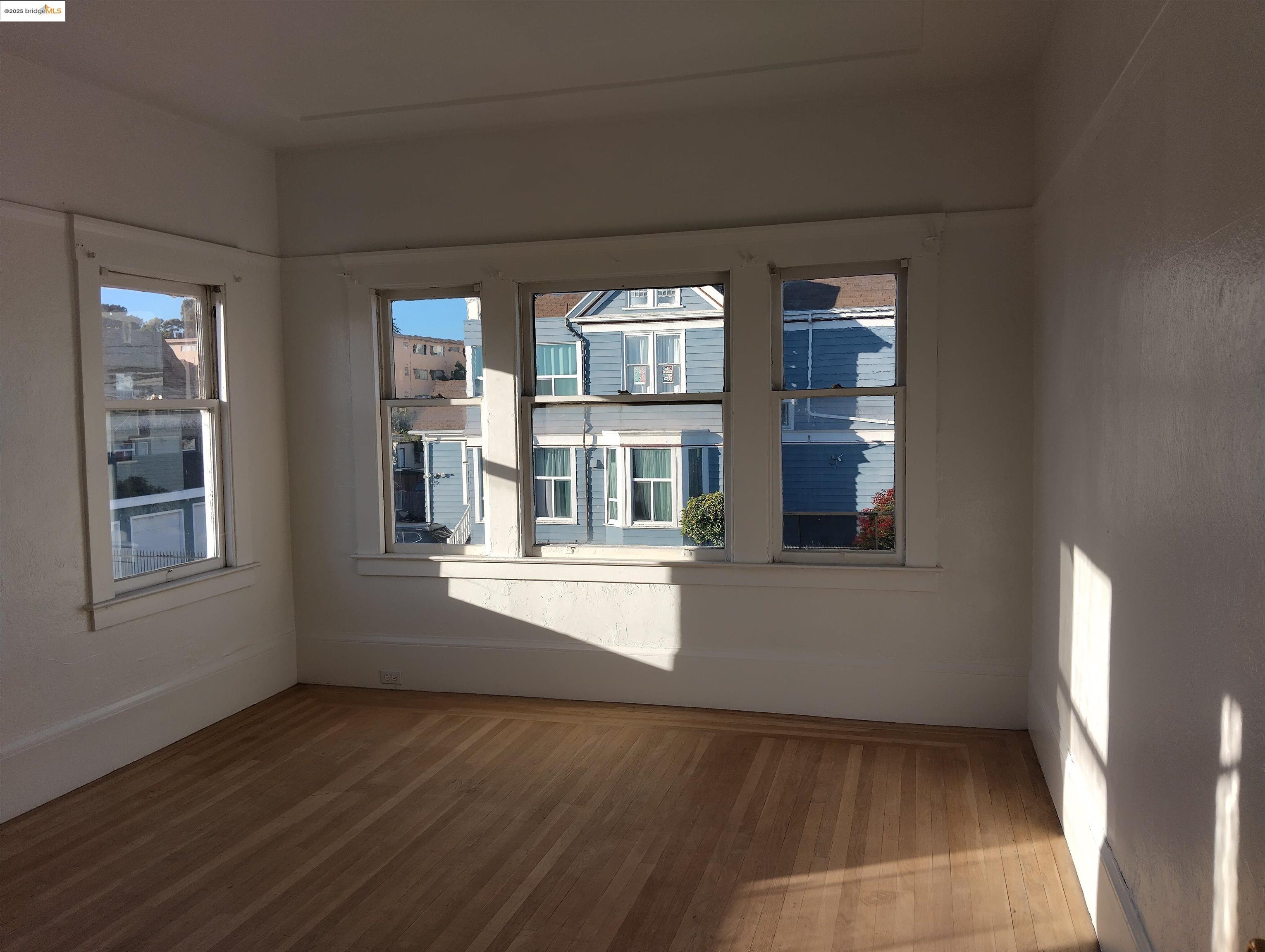 property-img