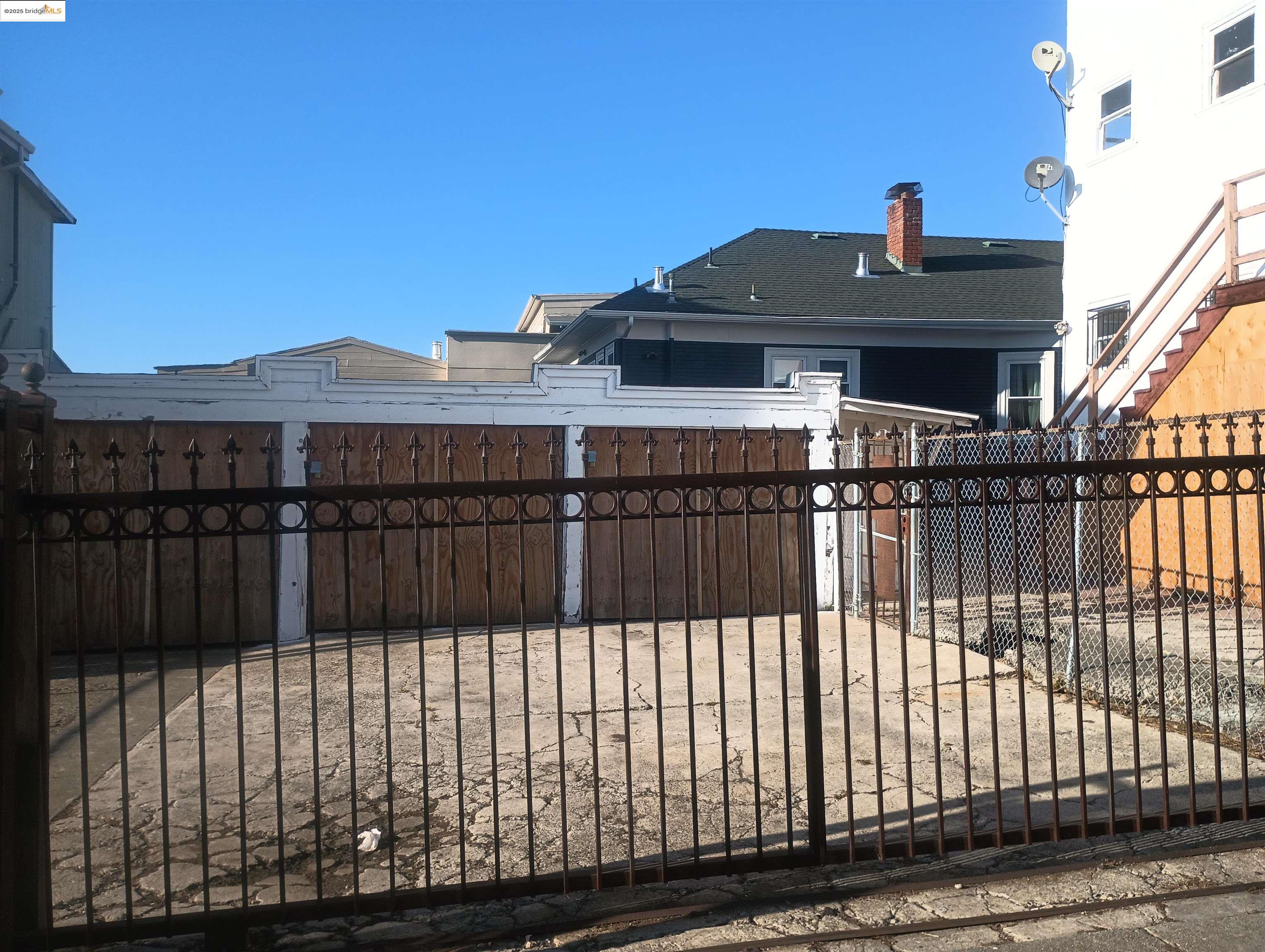 property-img