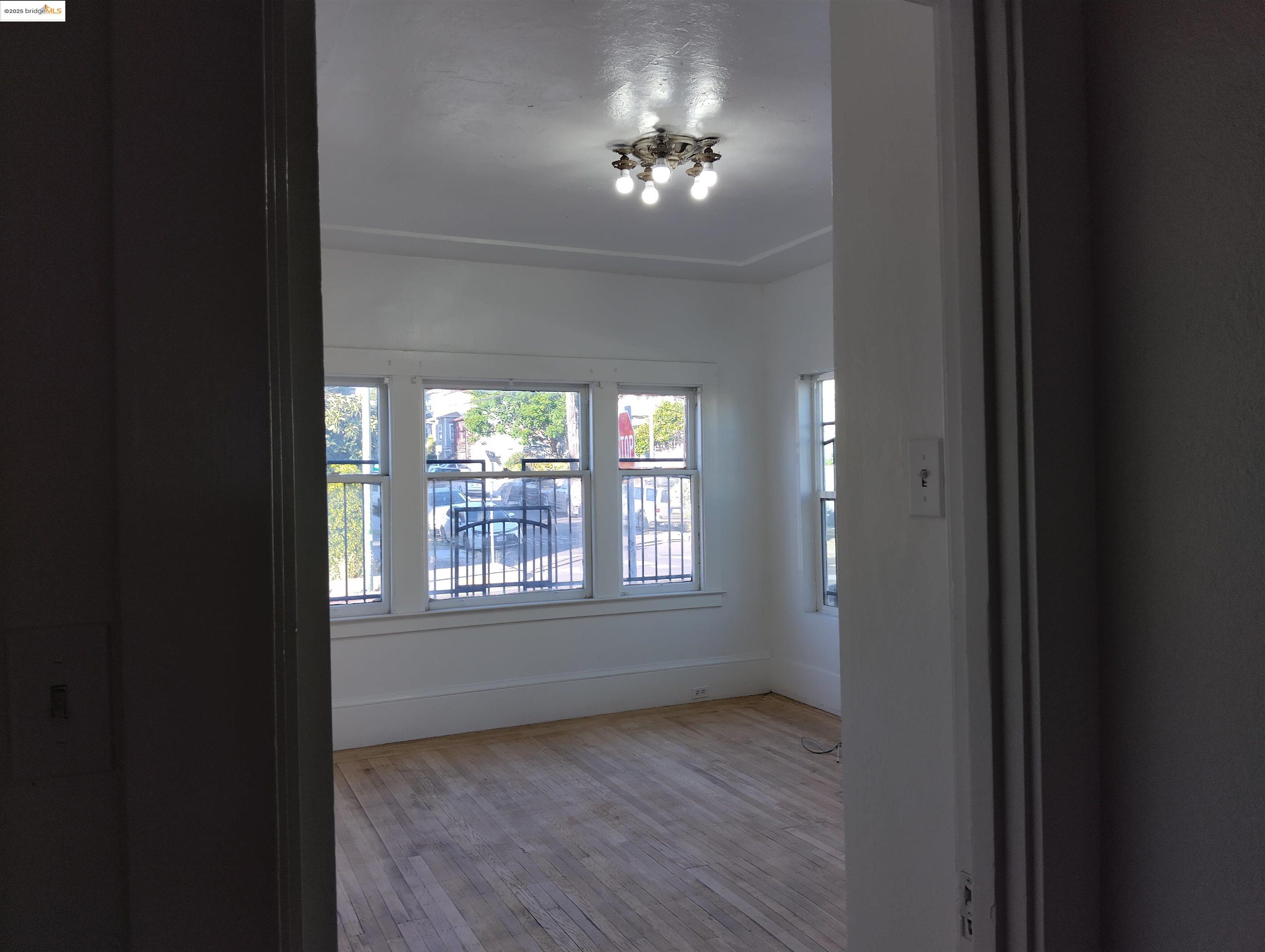 property-img