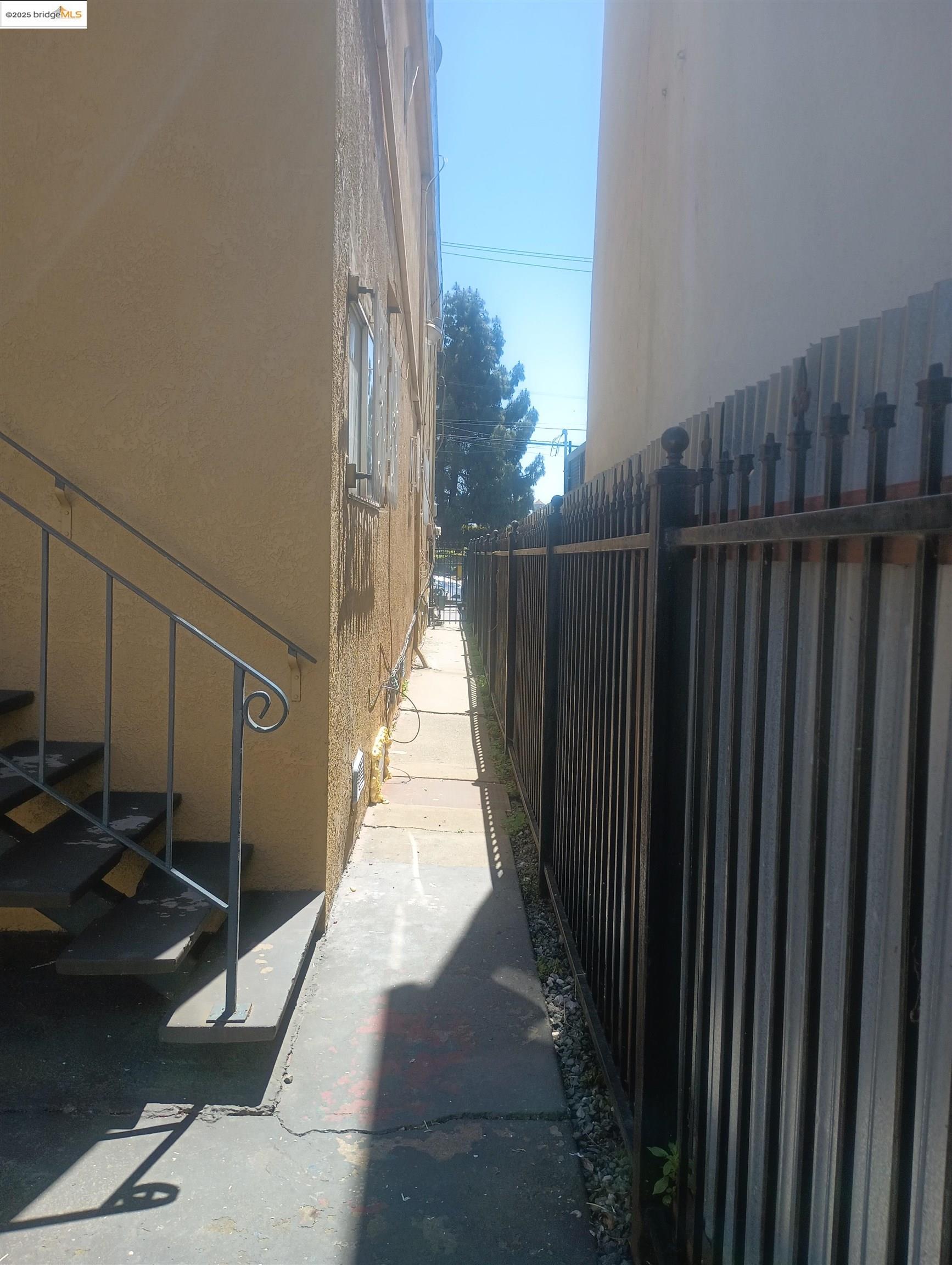 property-img