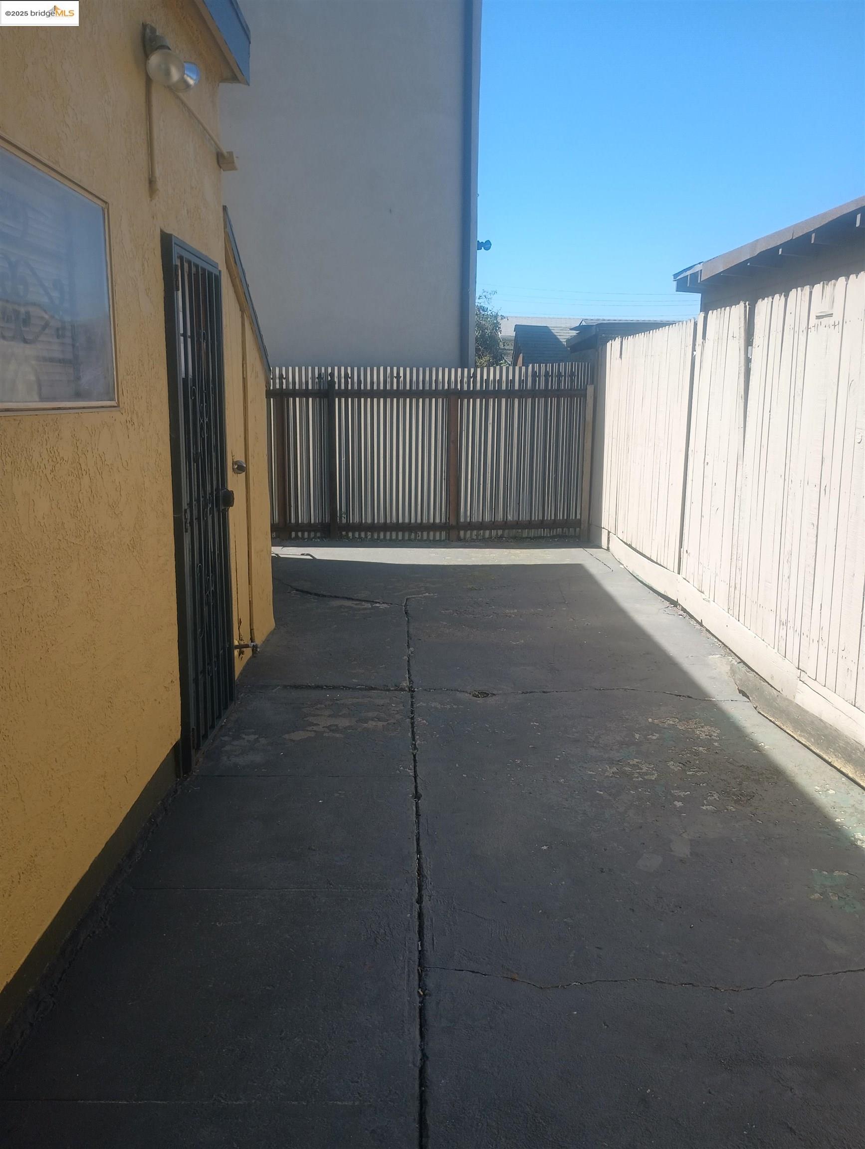 property-img