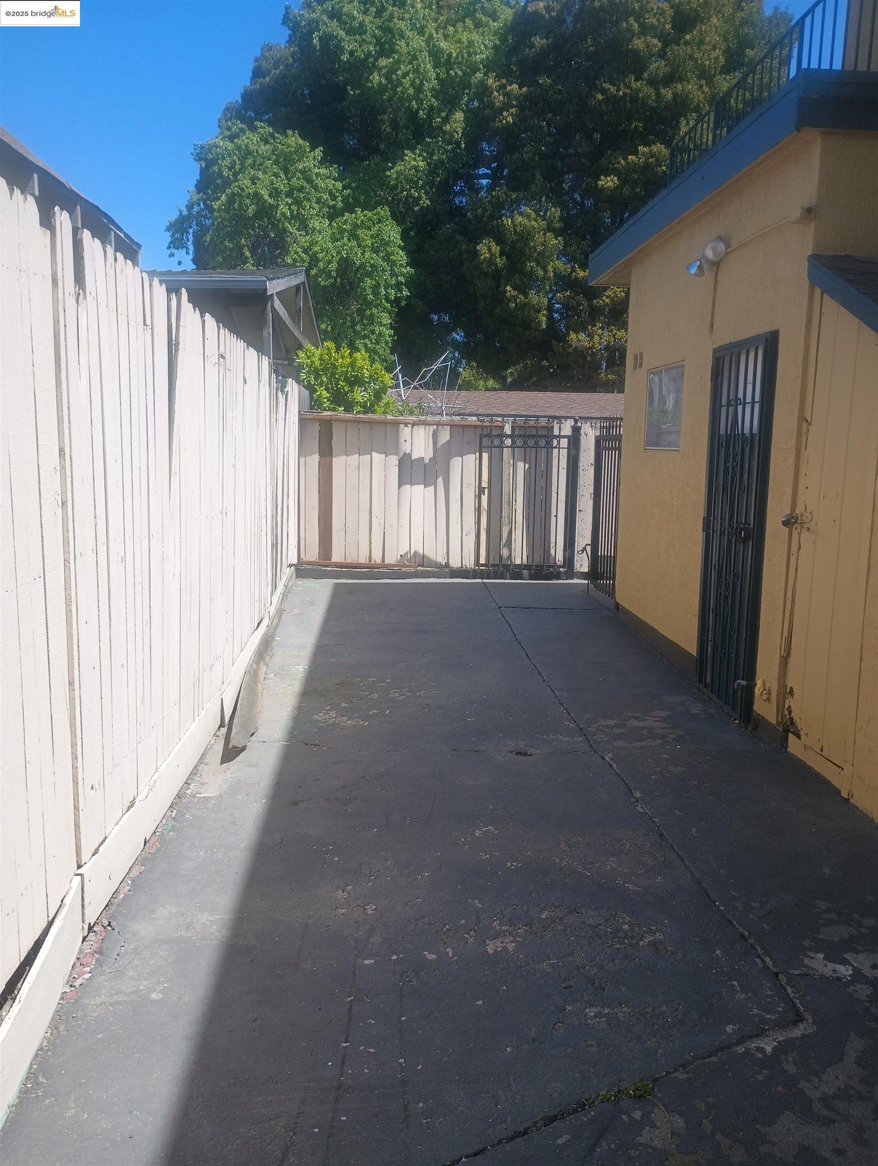 property-img