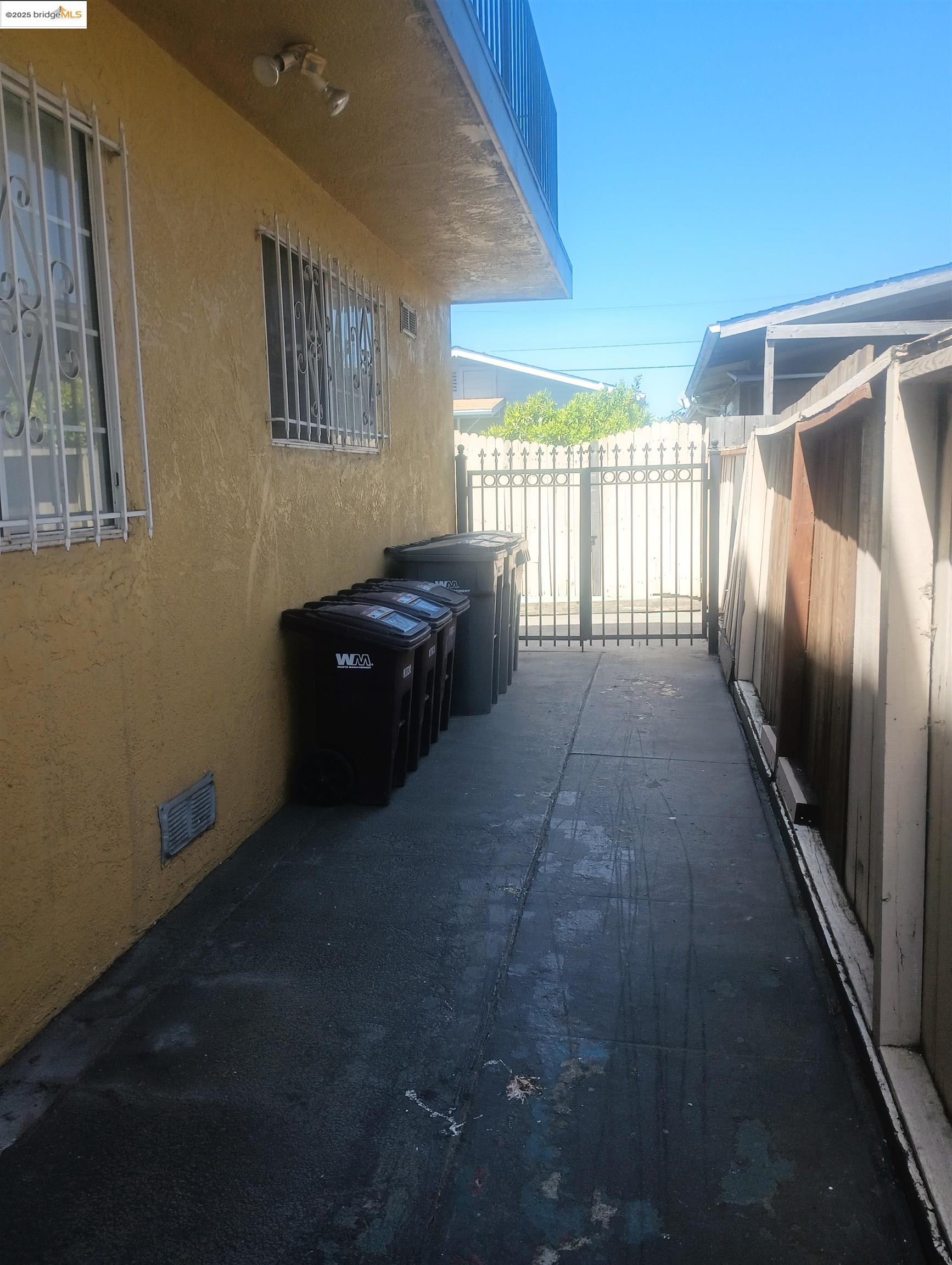 property-img